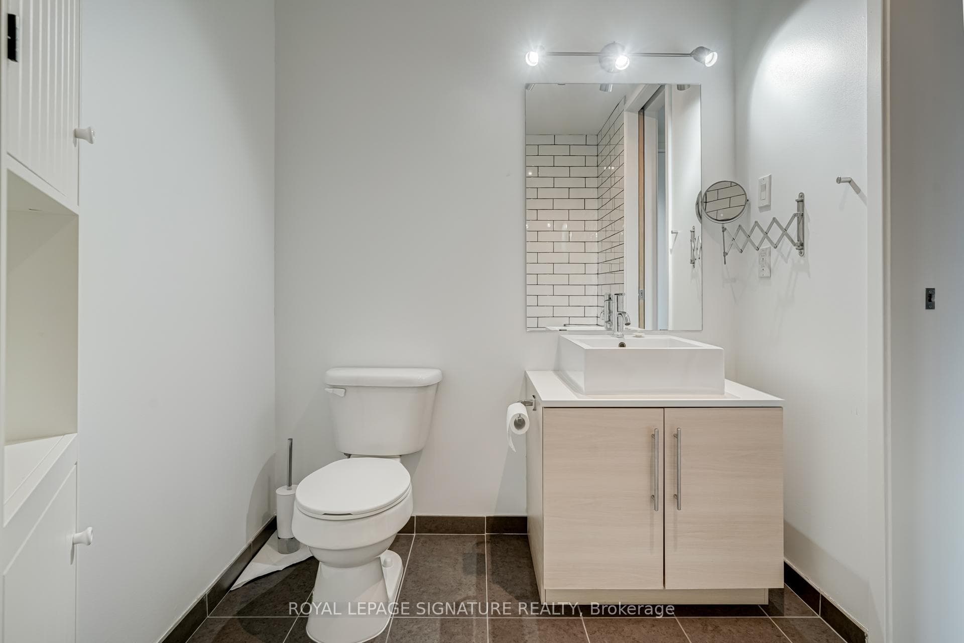 60 Bathurst Street Unit 707 photo 18
