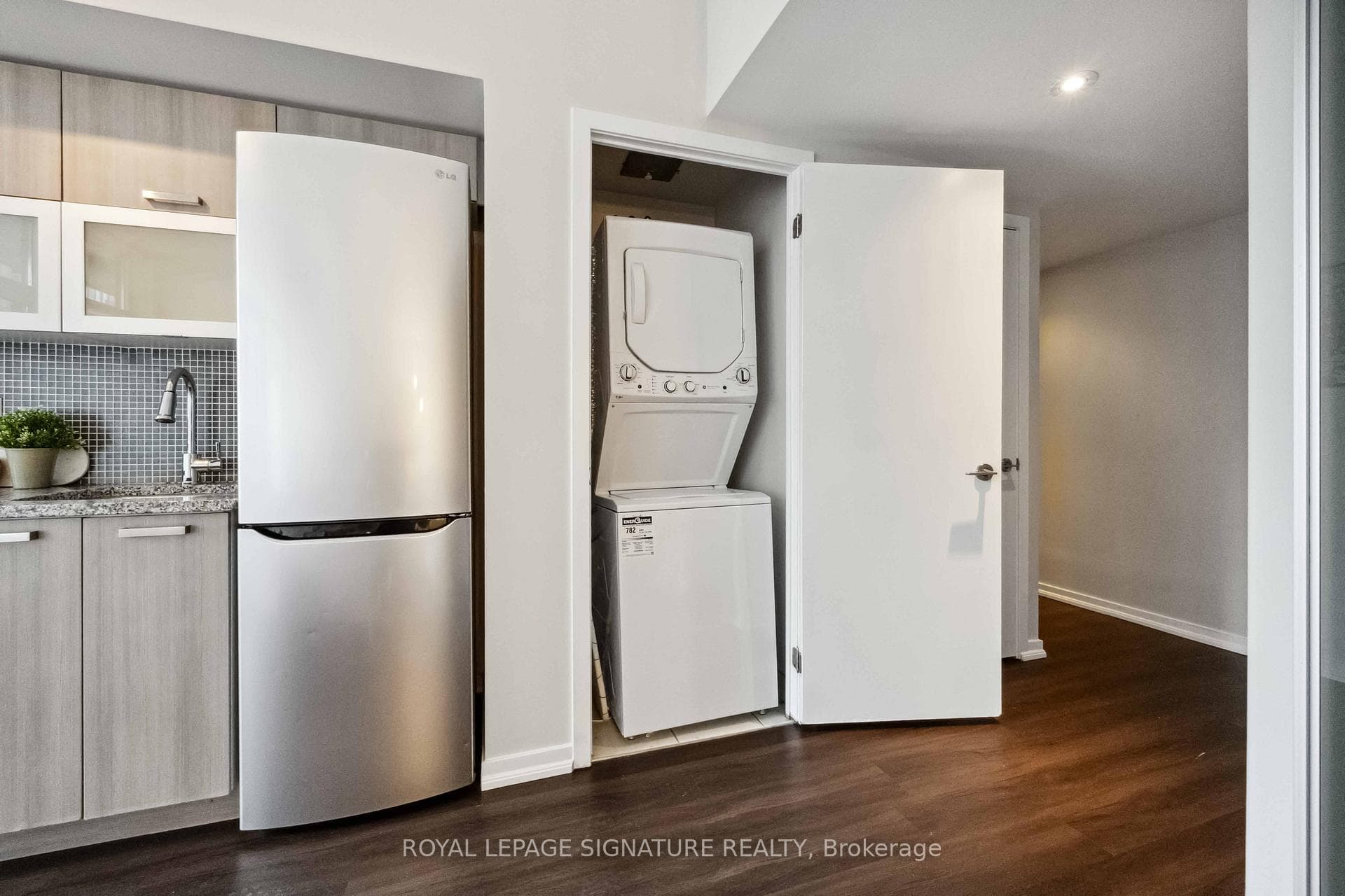 36 Lisgar Street Unit 801 photo 17