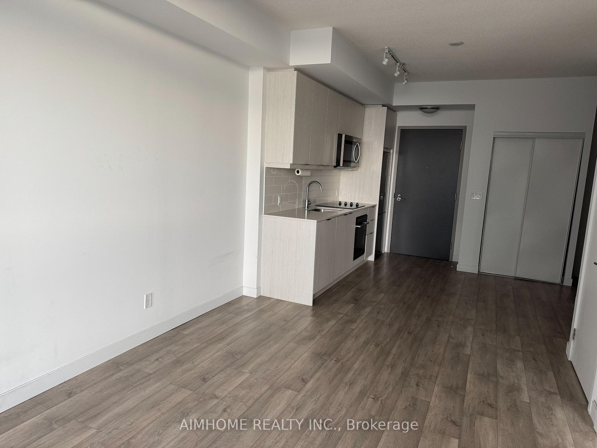 38 Forest Manor Road Unit 1801 photo 2