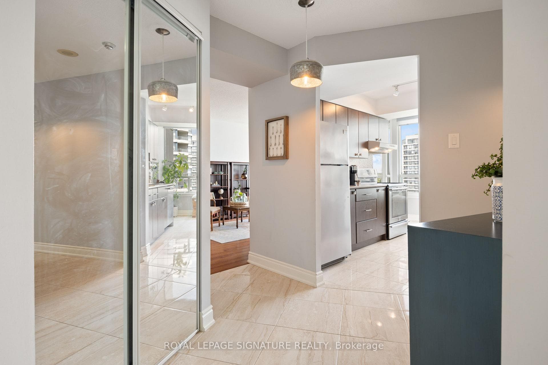 7250 Yonge Street Unit 1001 photo 5