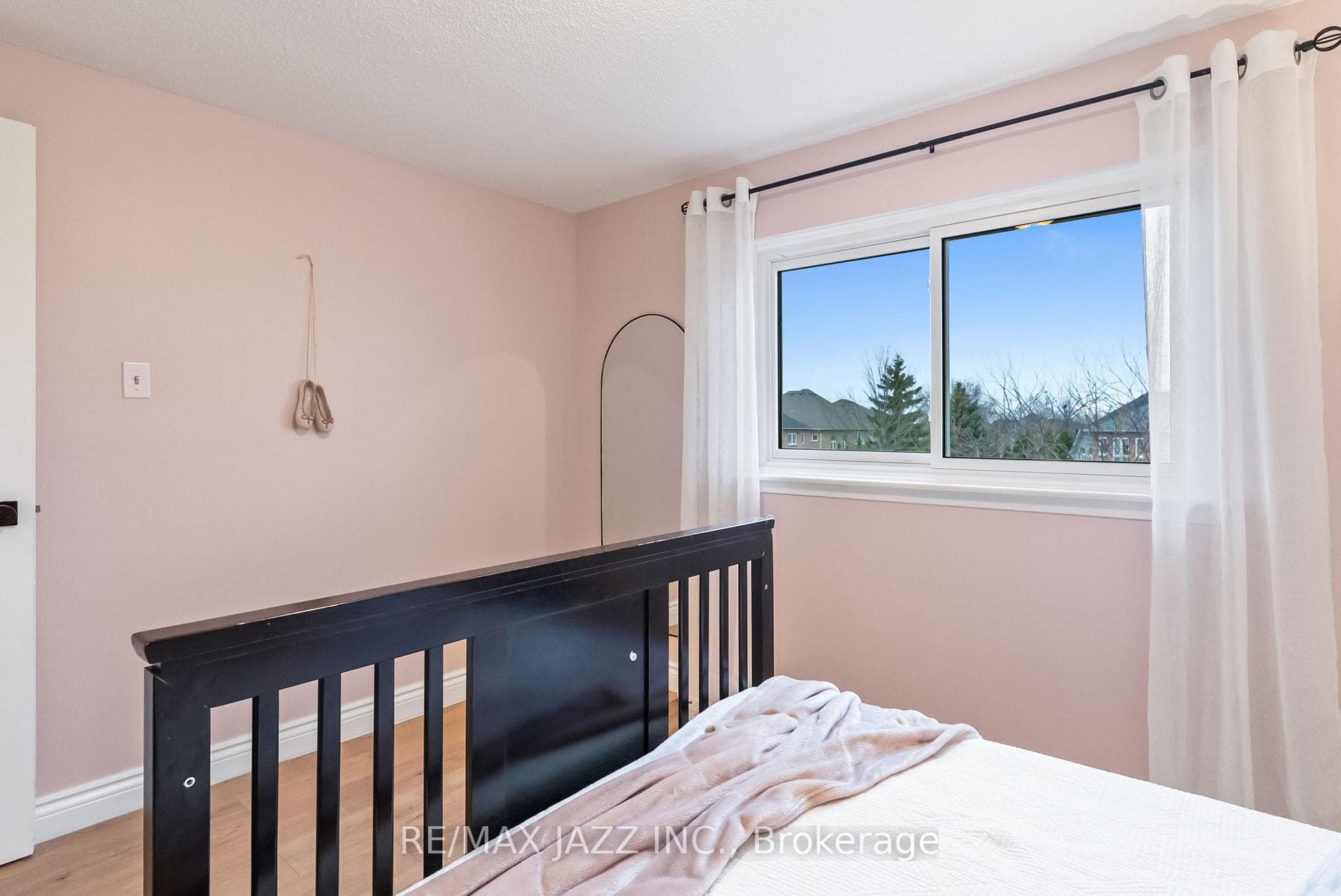94 Guthrie Crescent photo 25