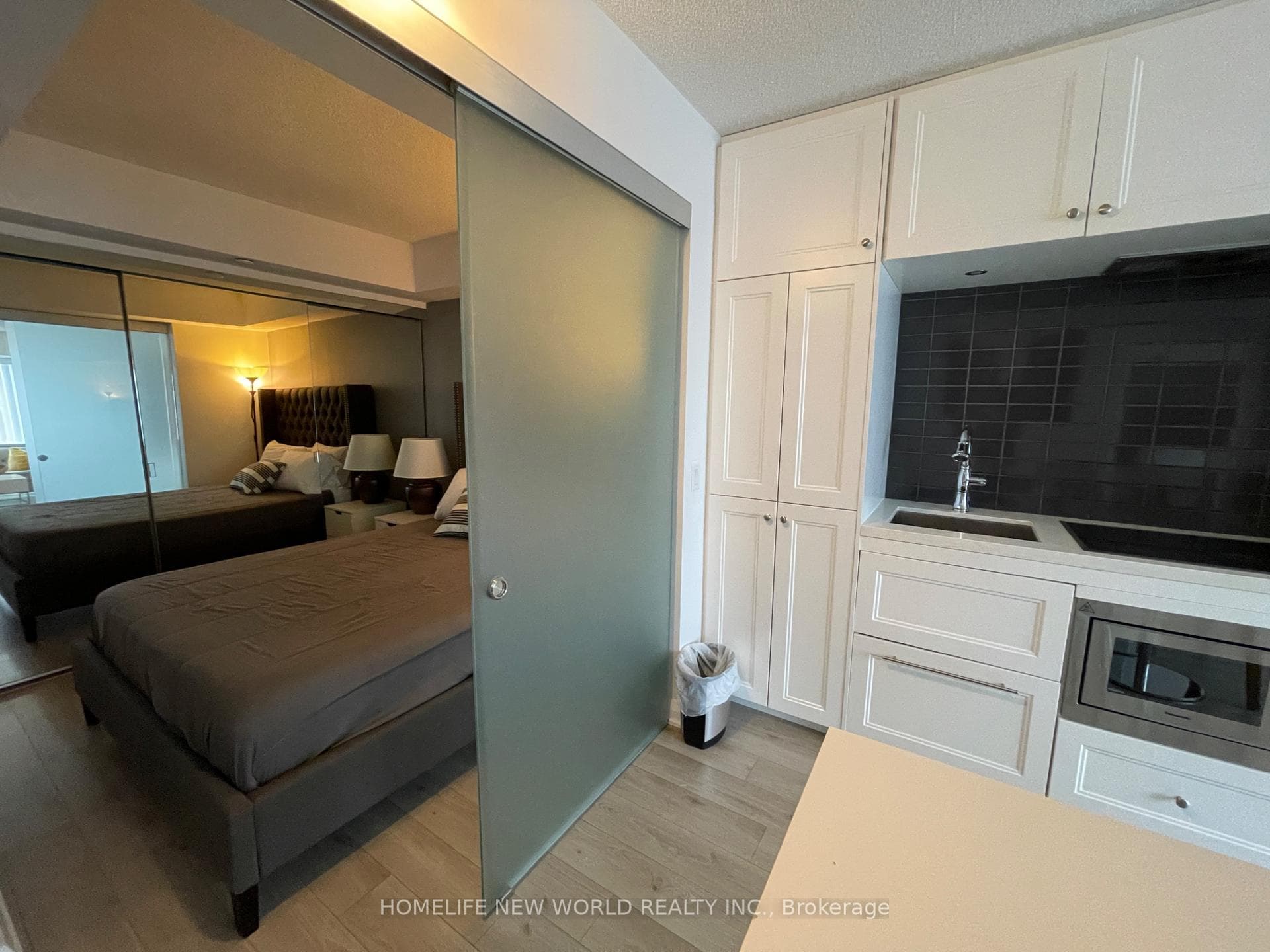 155 Yorkville Avenue Unit 1703 photo 8