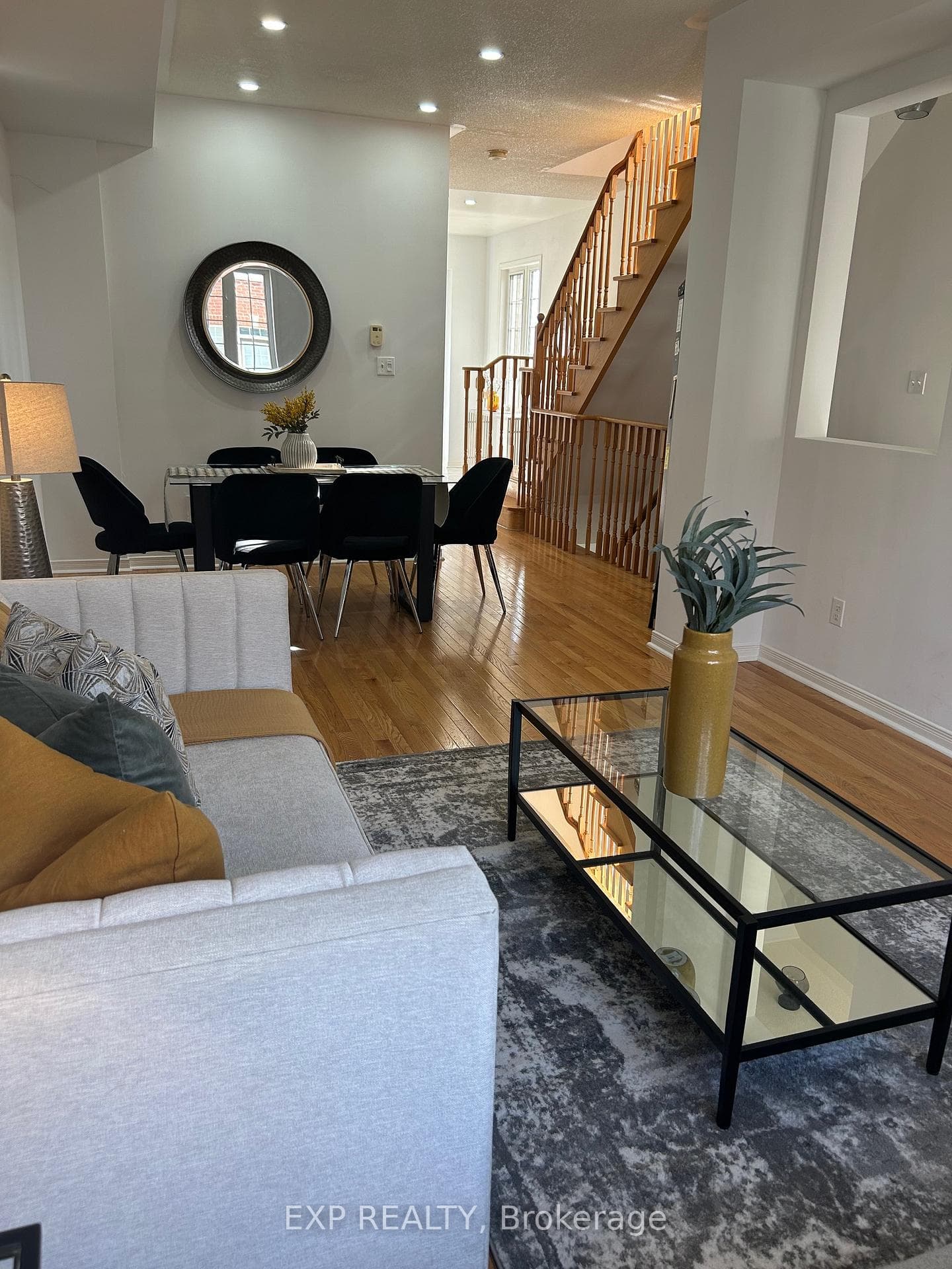 530 Kingston Road Unit 21 photo 2