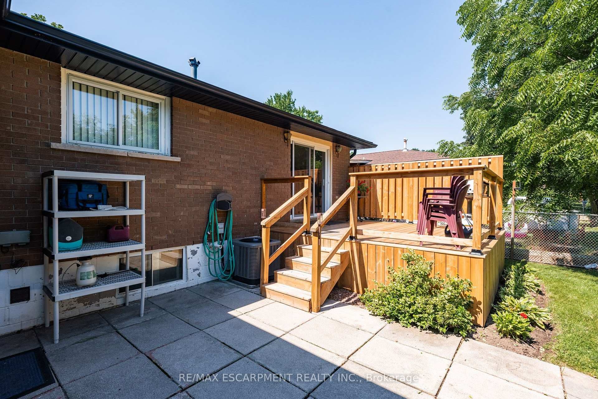 1315 Rosemary Crescent photo 27
