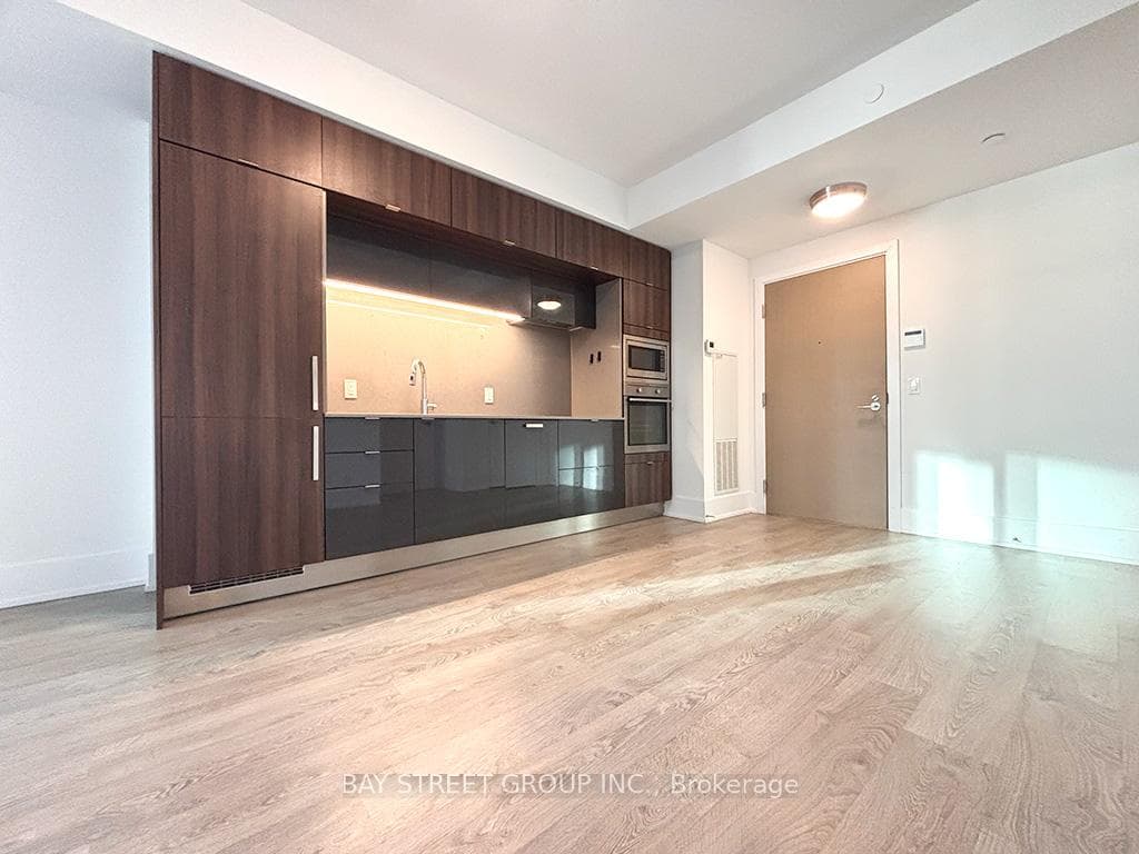 1 Edgewater Drive Unit 319 photo 5