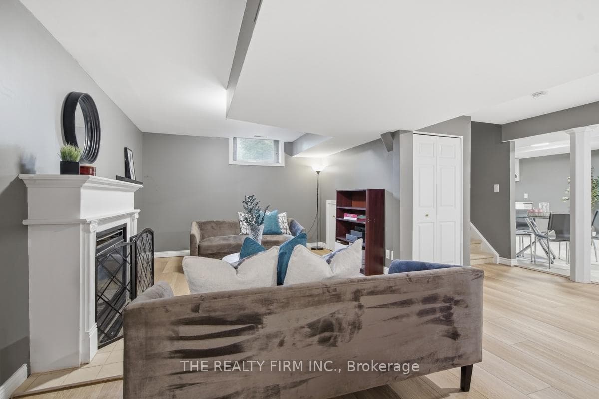 16 Fitzwilliam Boulevard photo 32