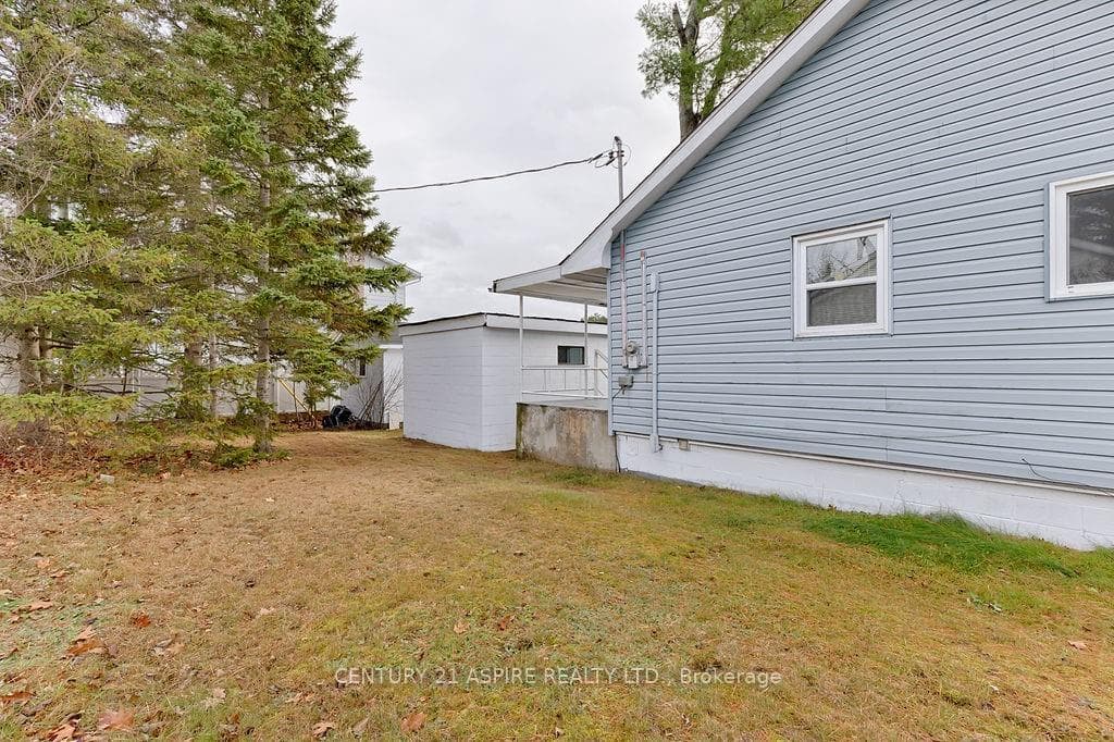 SIDE YARD