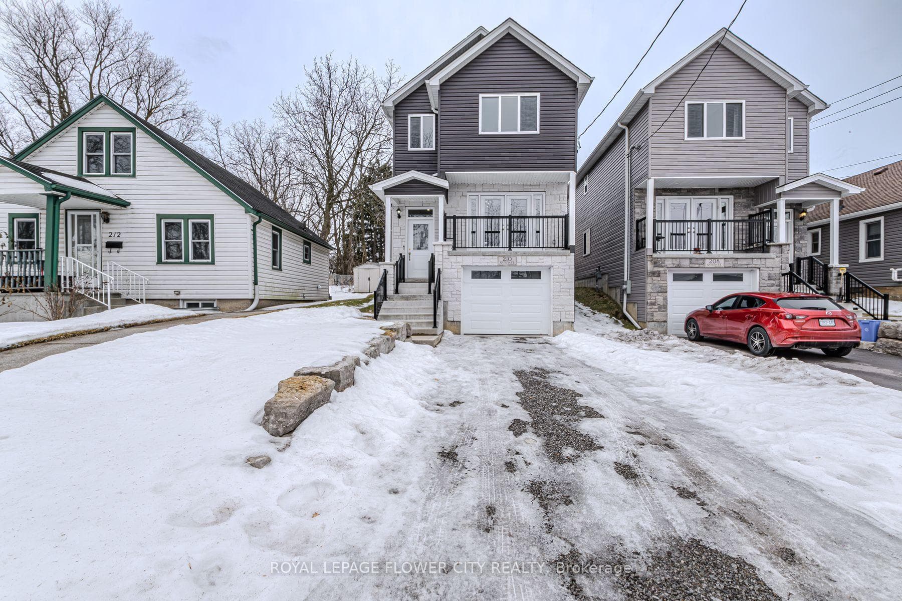210 Queen Street photo 3