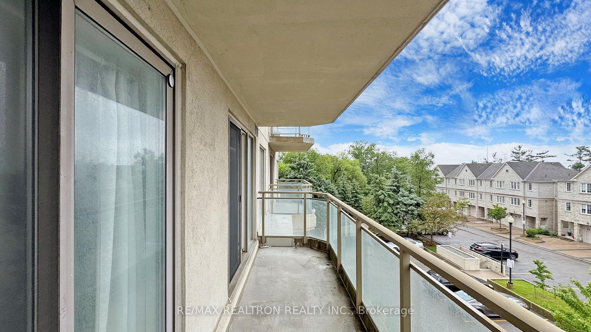 399 South Park Road Unit 503 photo 32