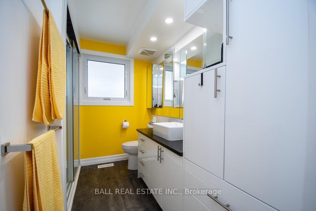868 Twomey Place photo 19