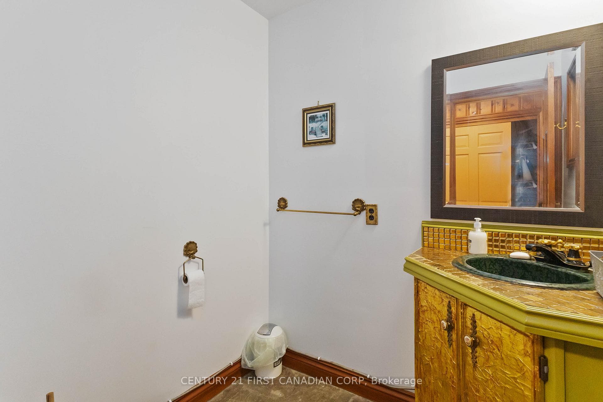 239 Woodworth Crescent photo 16