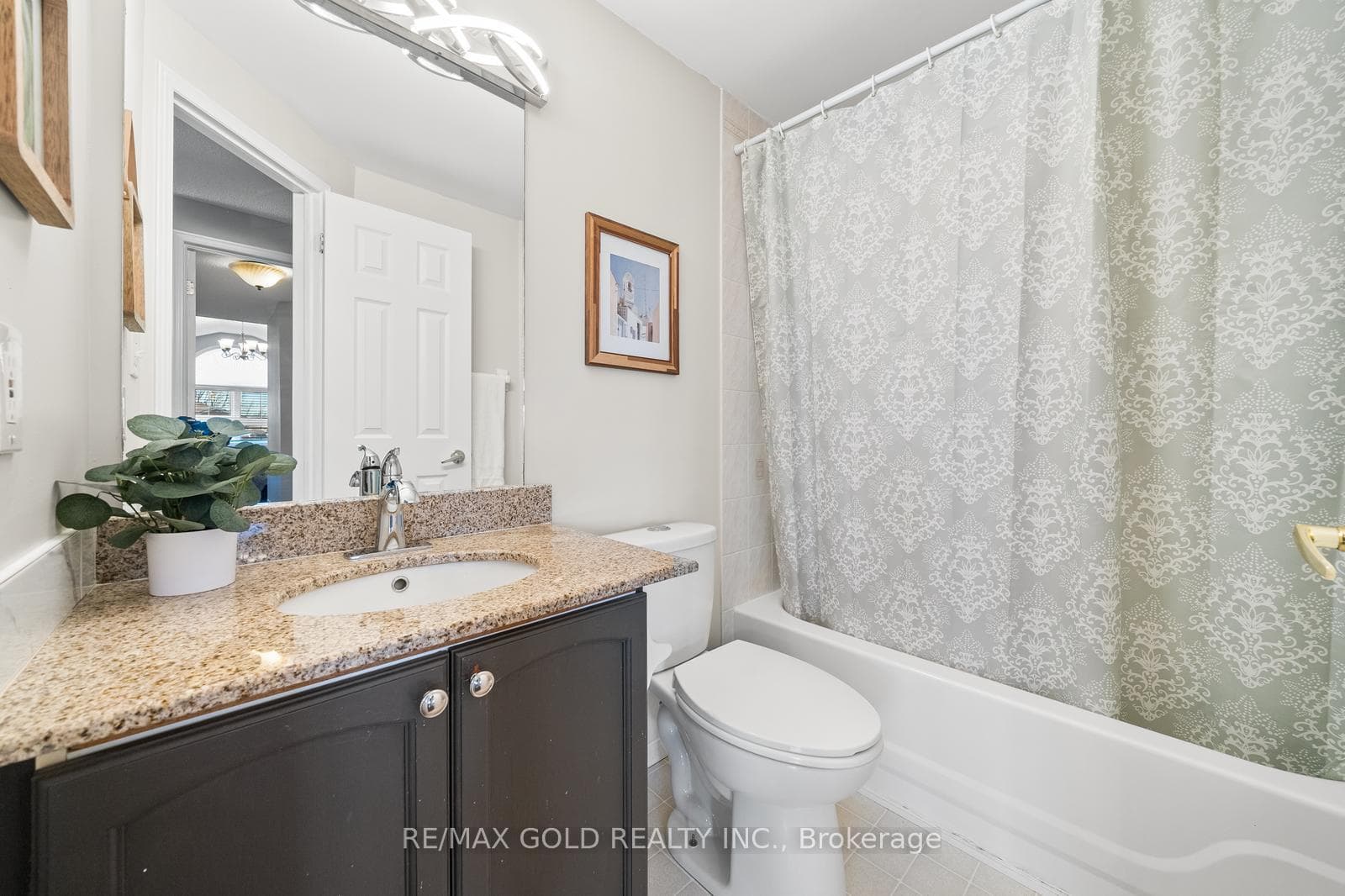 4 Pc Ensuite
