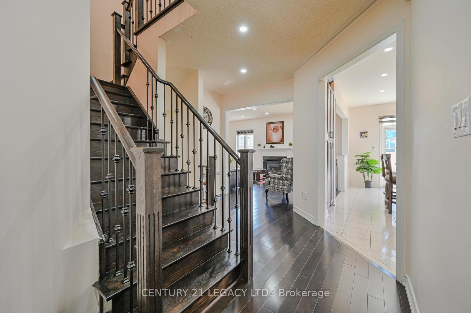 56 Gamson Crescent photo 7
