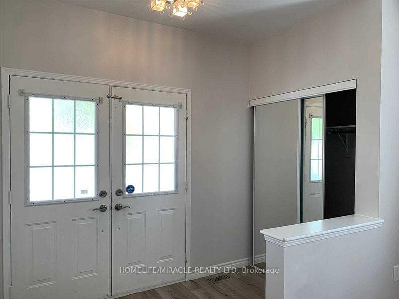 37 Mount Pleasant Avenue Unit Upper photo 4