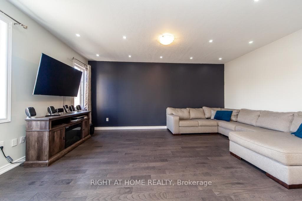 43 Gallagher Crescent photo 9