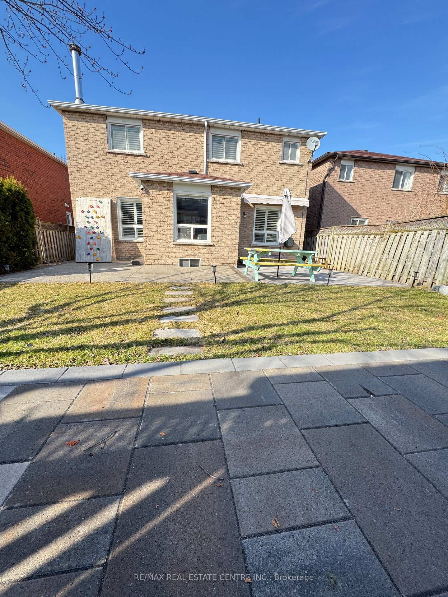 3248 Dovetail Mews photo 28