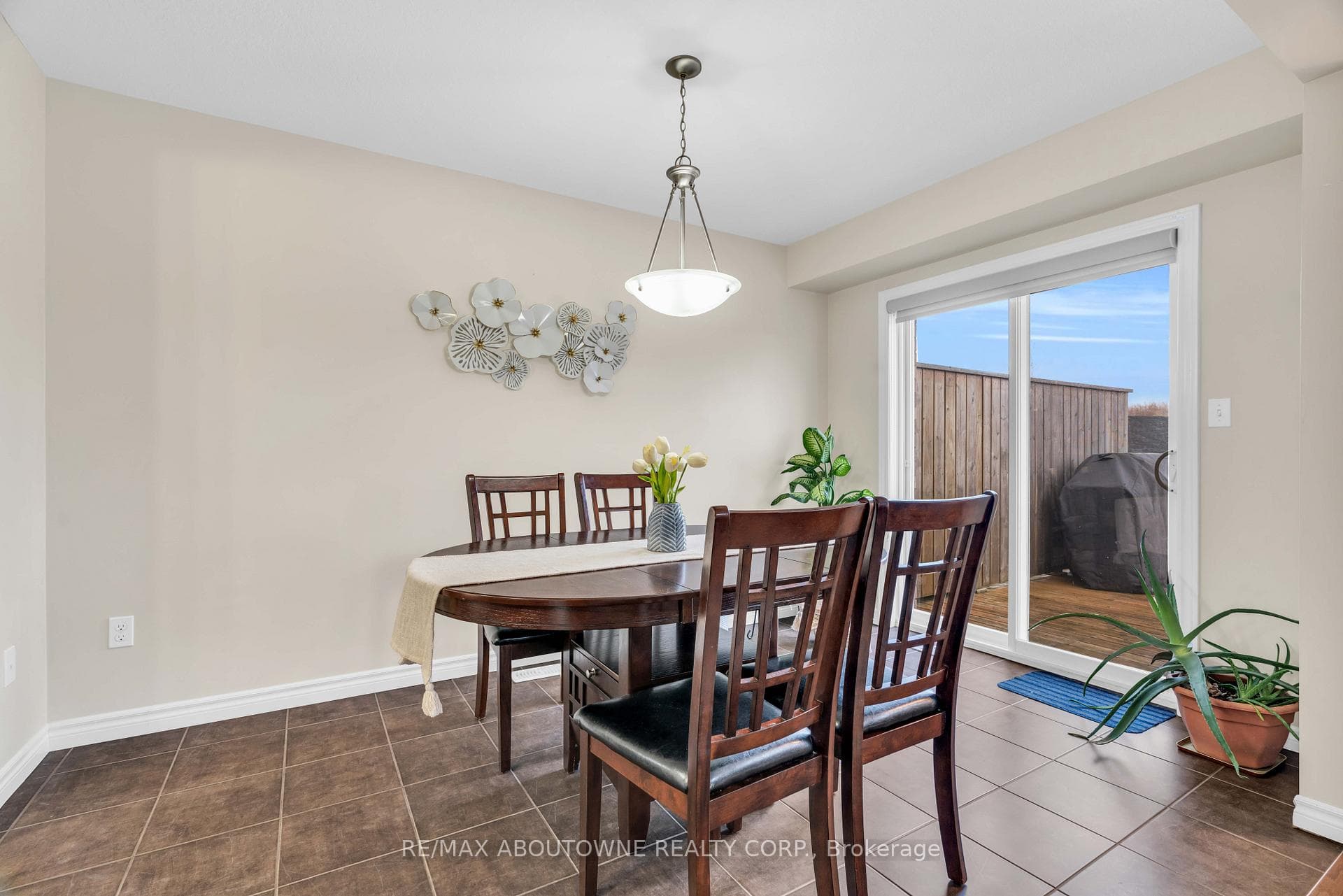 91 Curzon Crescent photo 11