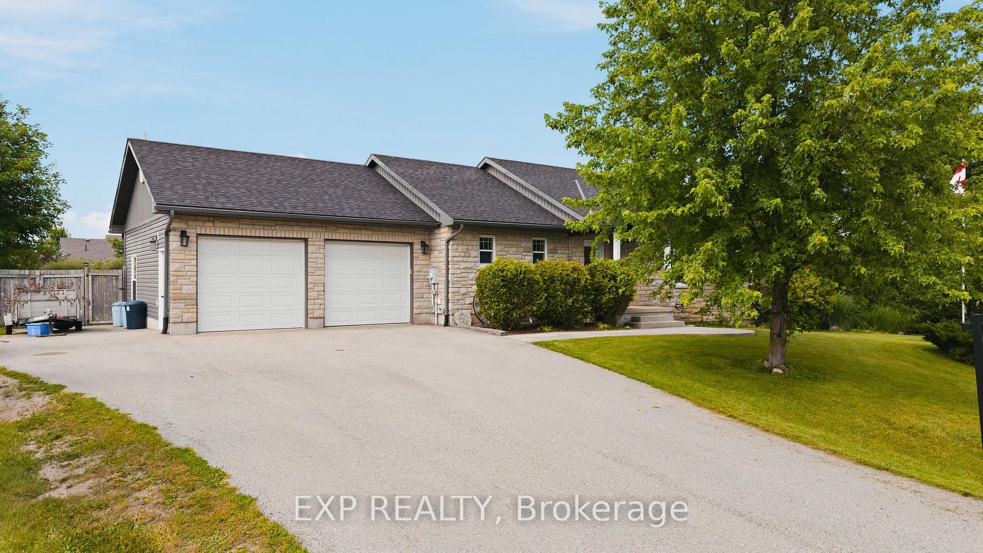 14 Regency Drive photo 3