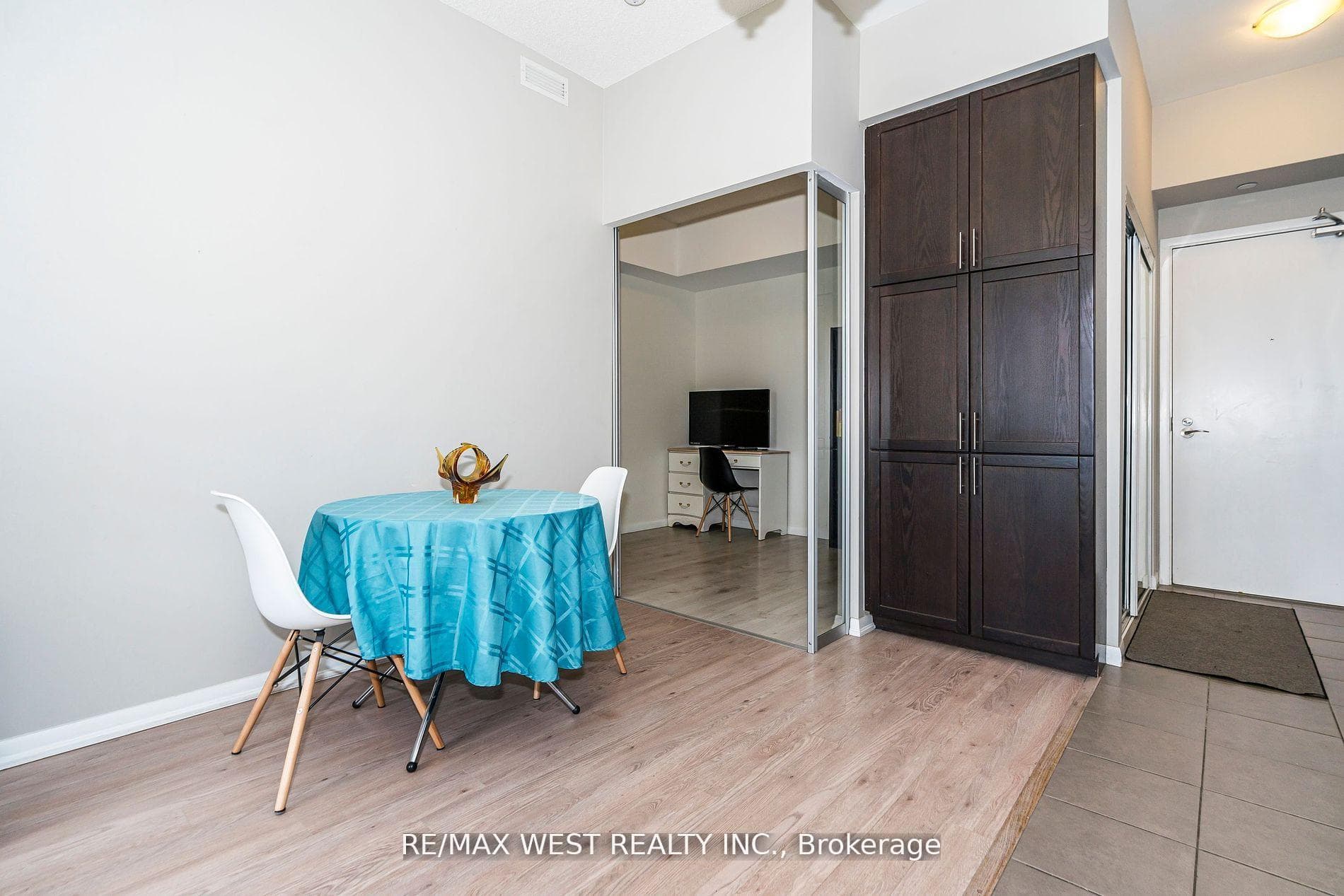 830 Lawrence Avenue Unit 803 photo 17