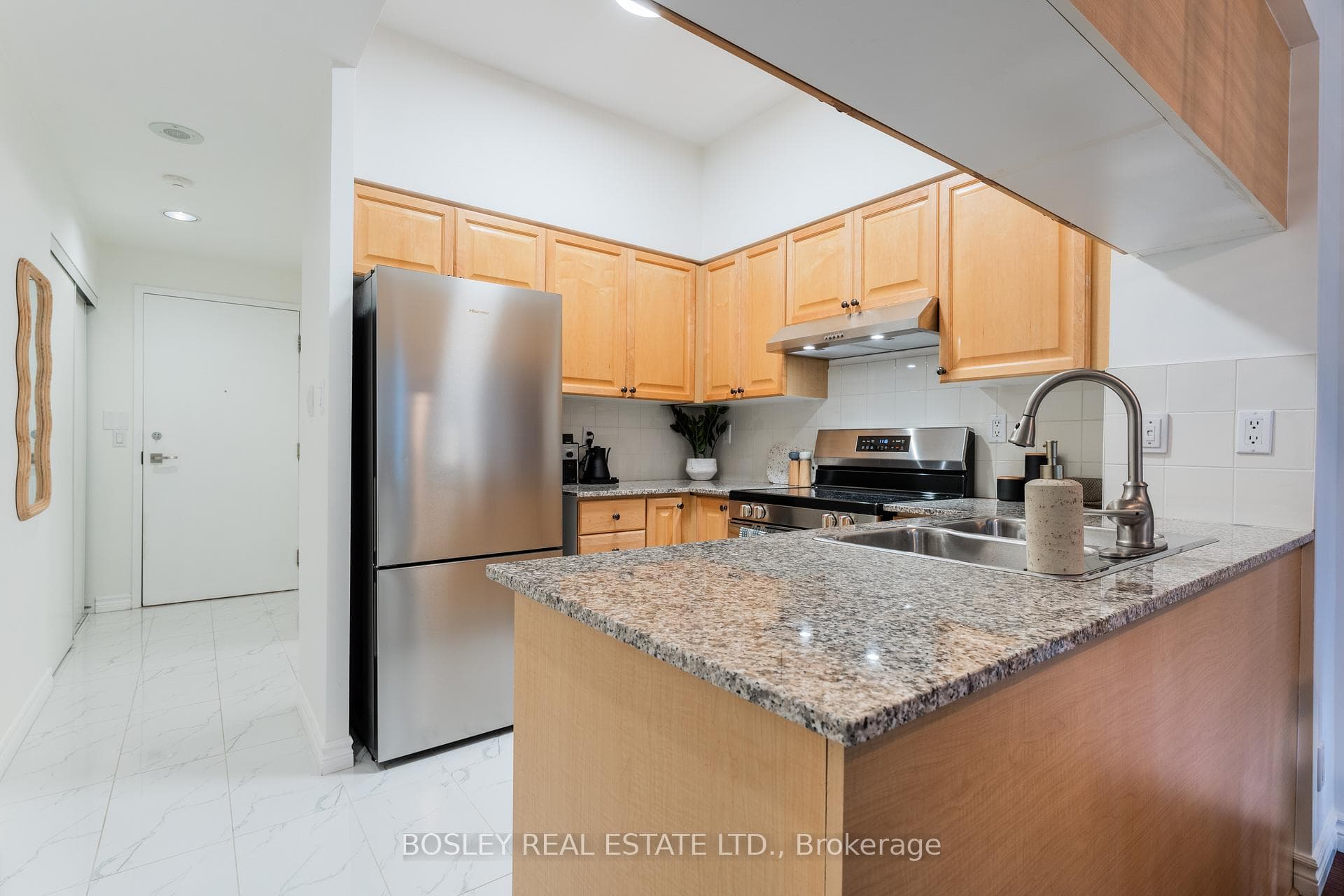 230 Queens Quay Unit 1019 photo 8