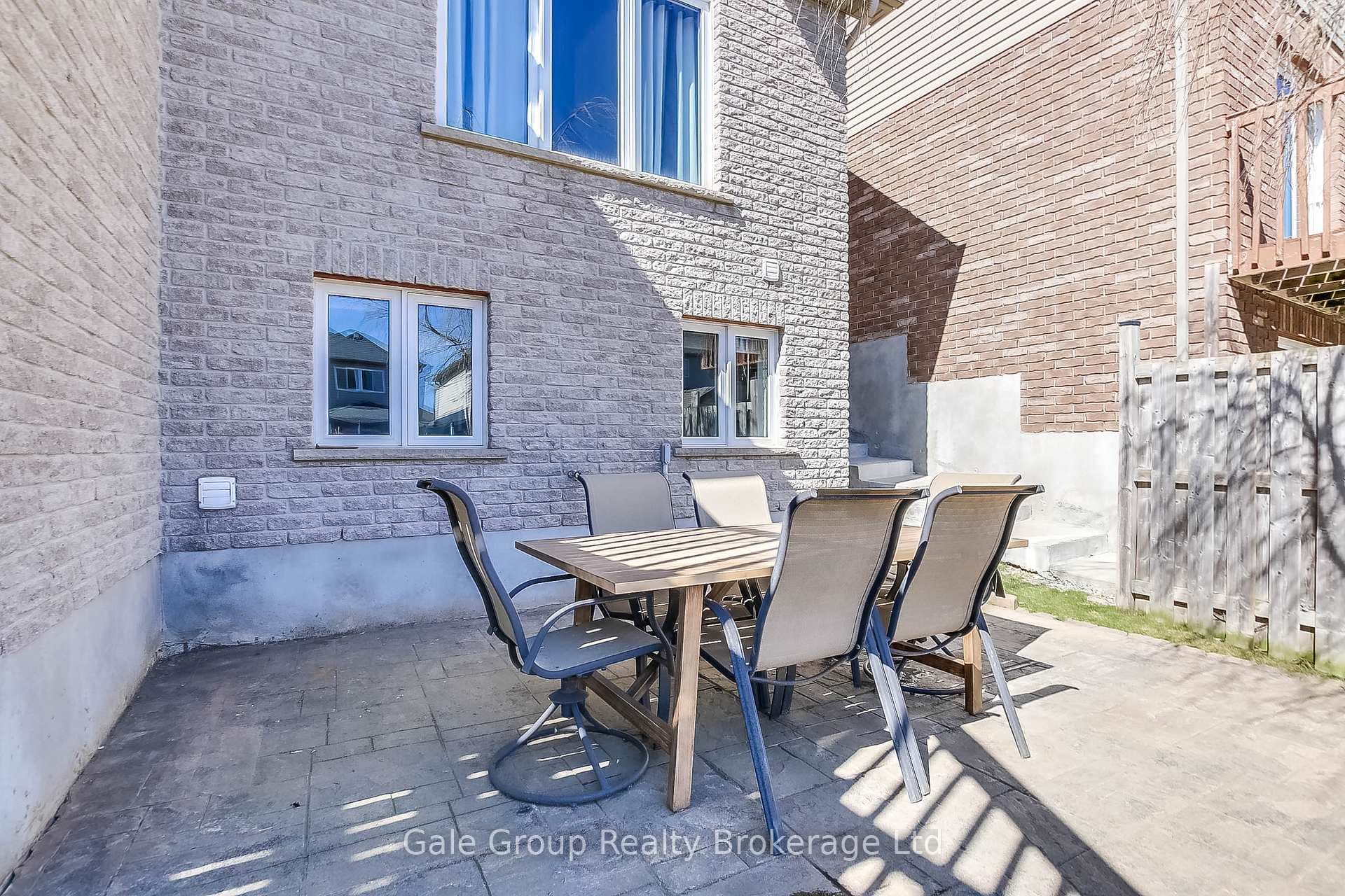 654 Frontenac Crescent photo 26