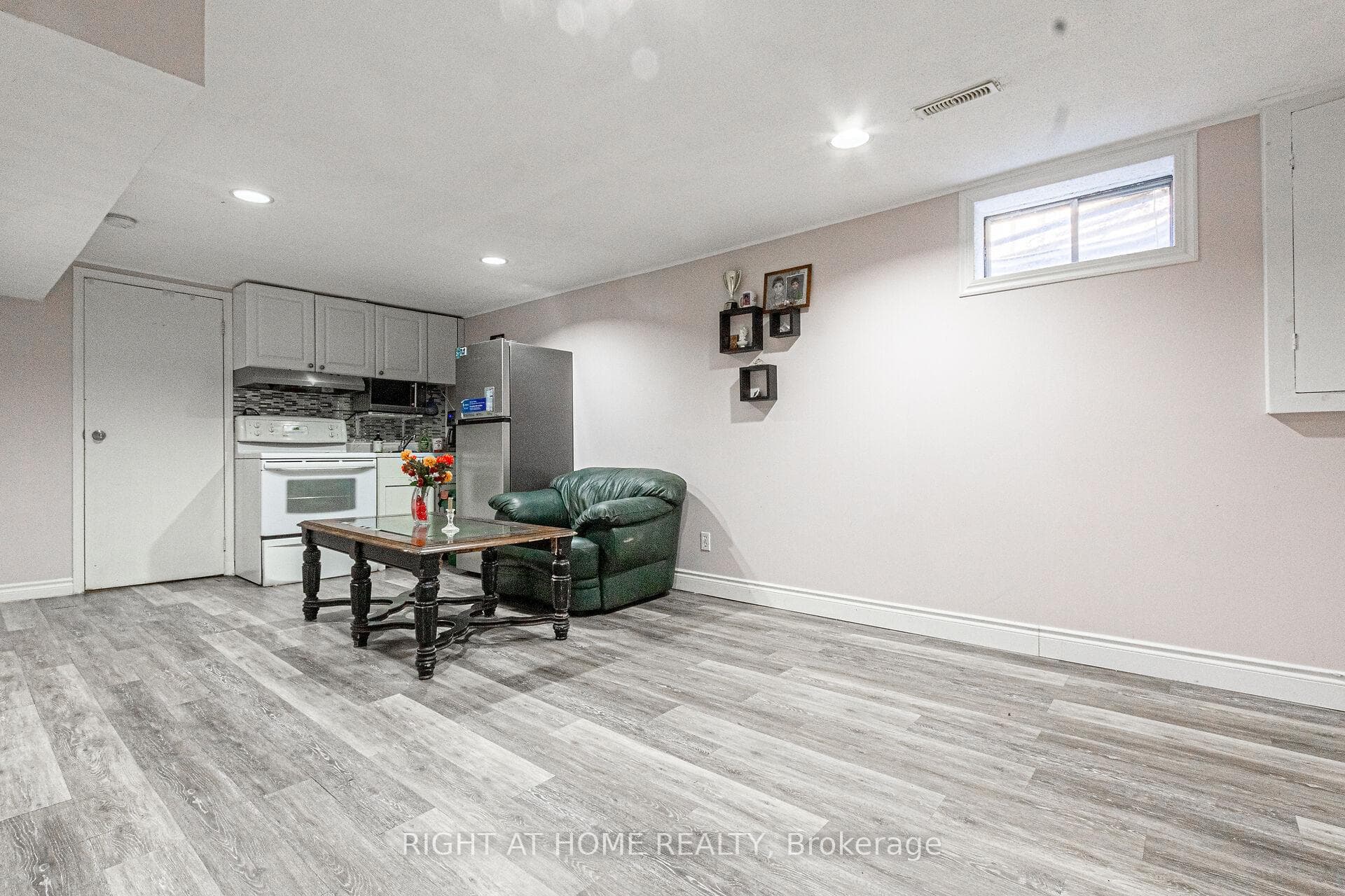 2425 Coventry Way photo 28