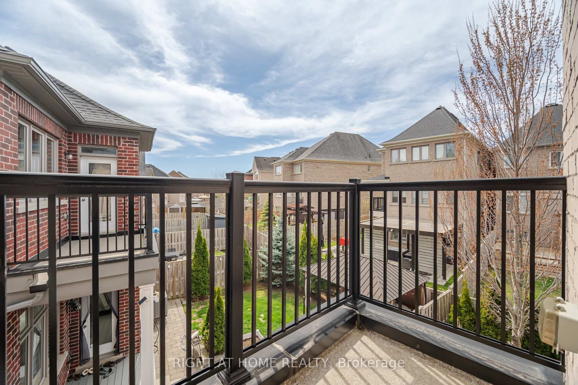 77 Robert Berry Crescent photo 27