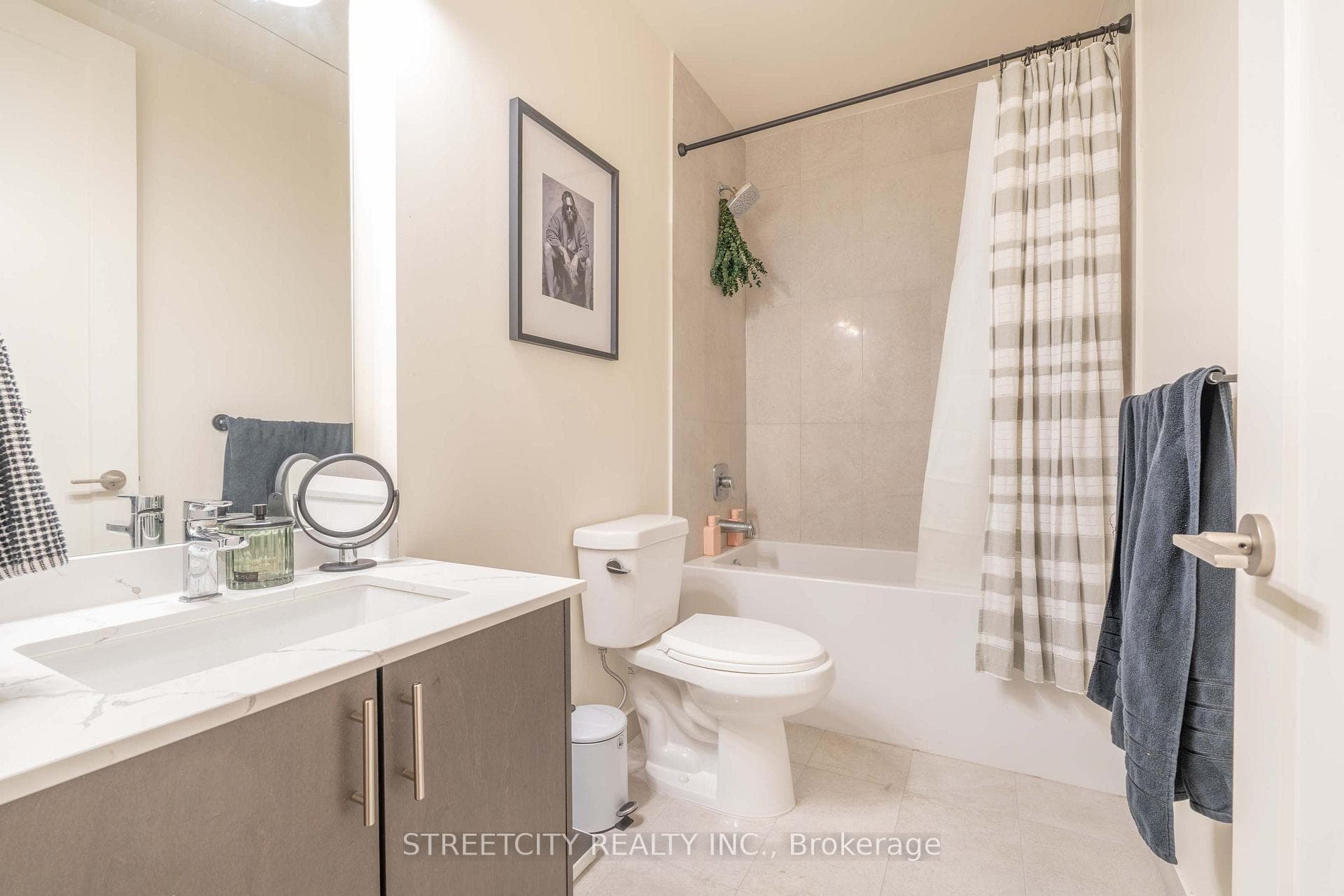 9000 Jane Street Unit 2514 photo 11