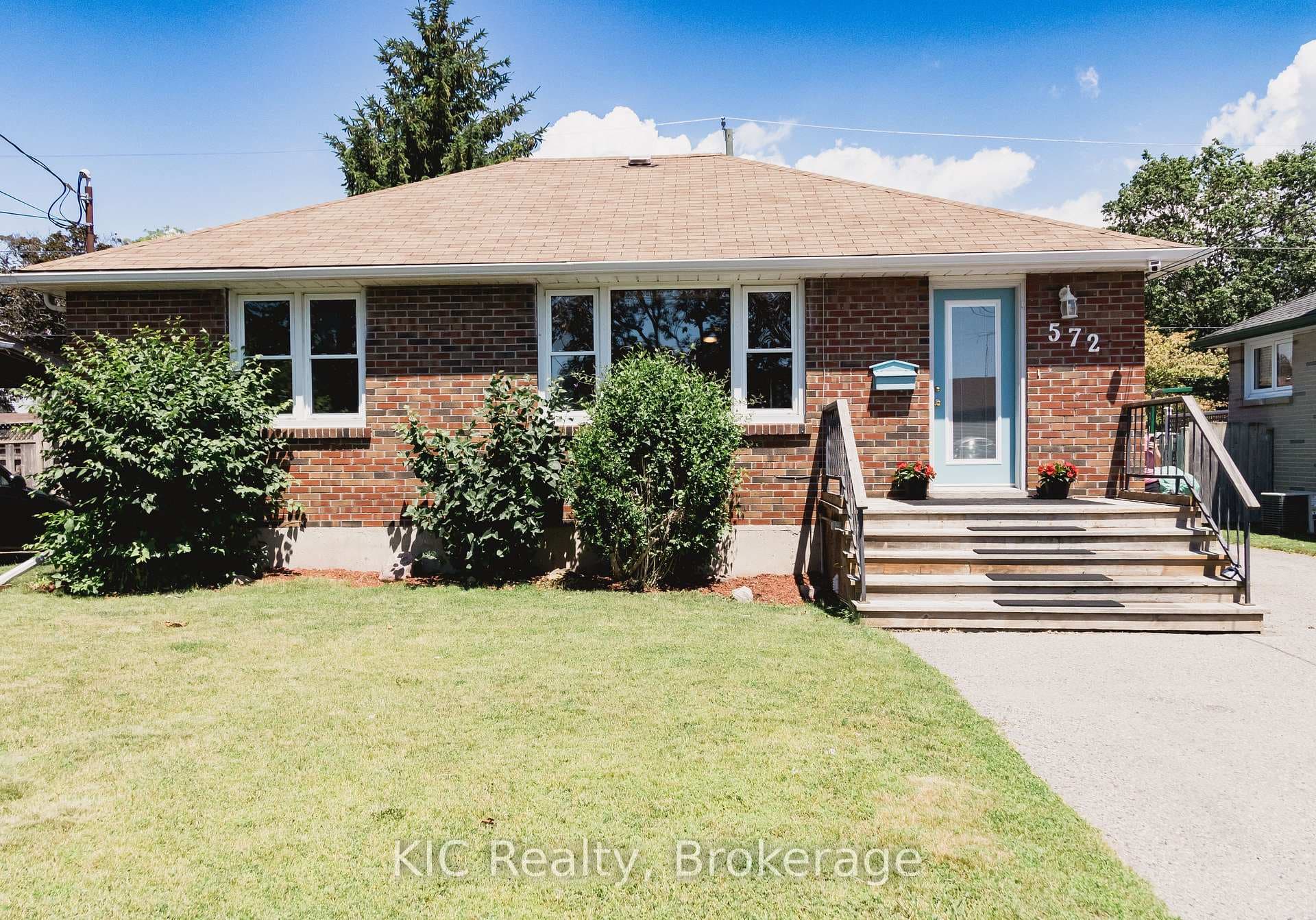 572 Shirley Street photo 1