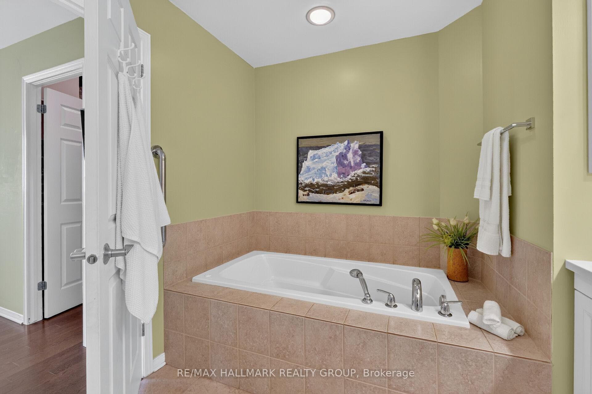 38 Metropole Private Unit 1704 photo 34
