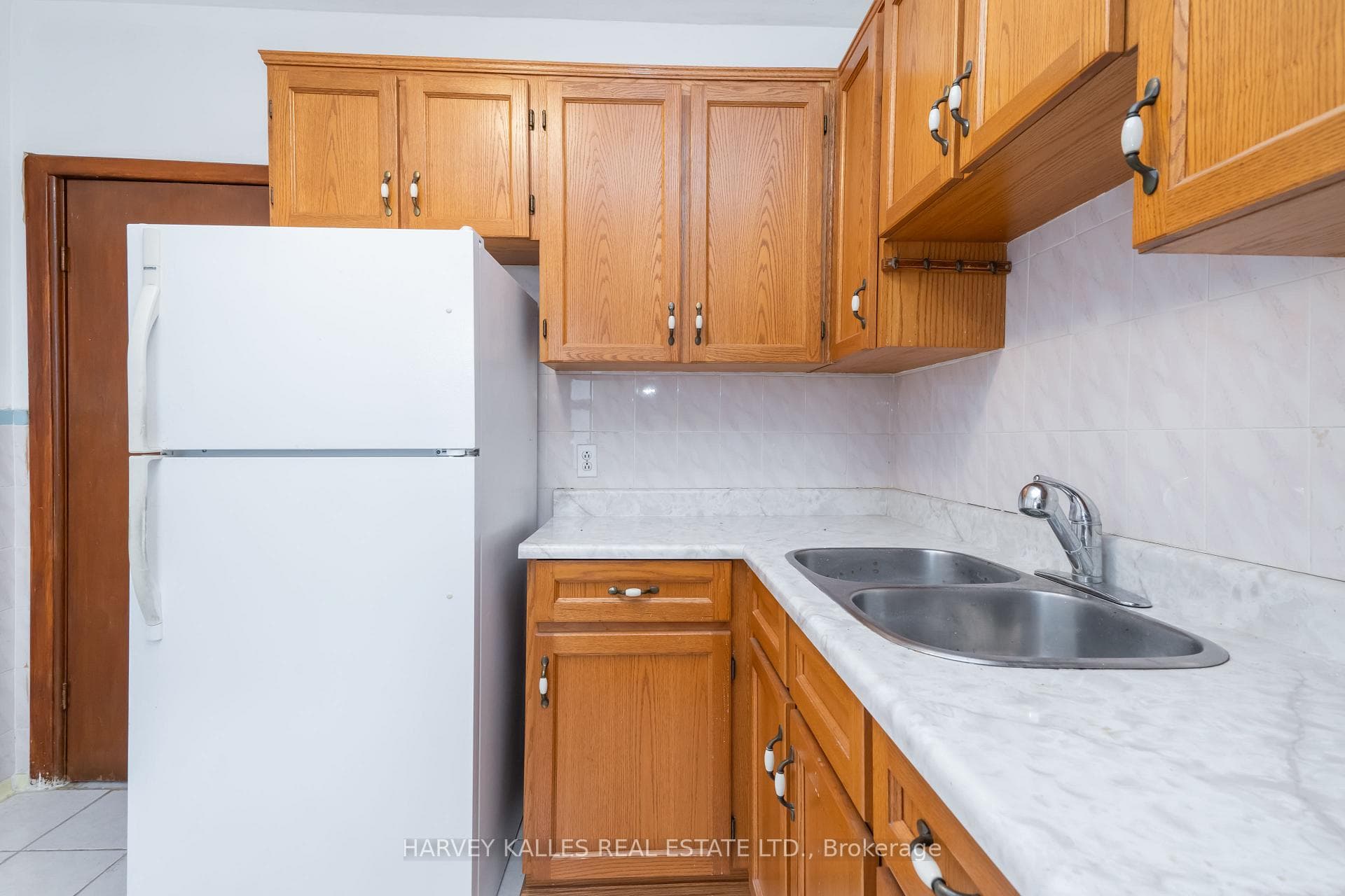 176 Manning Avenue photo 16