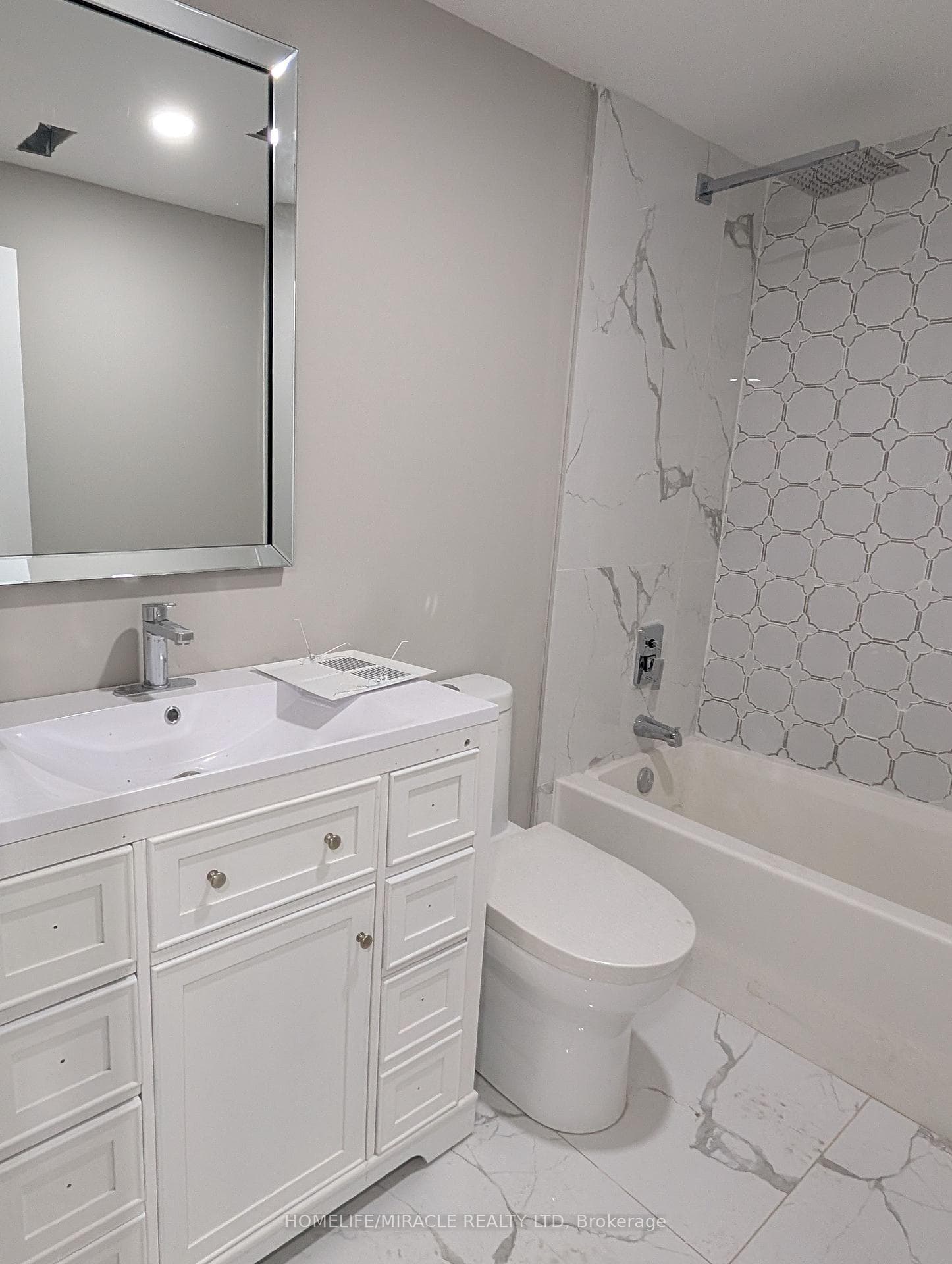 2099 Dufferin Street photo 24