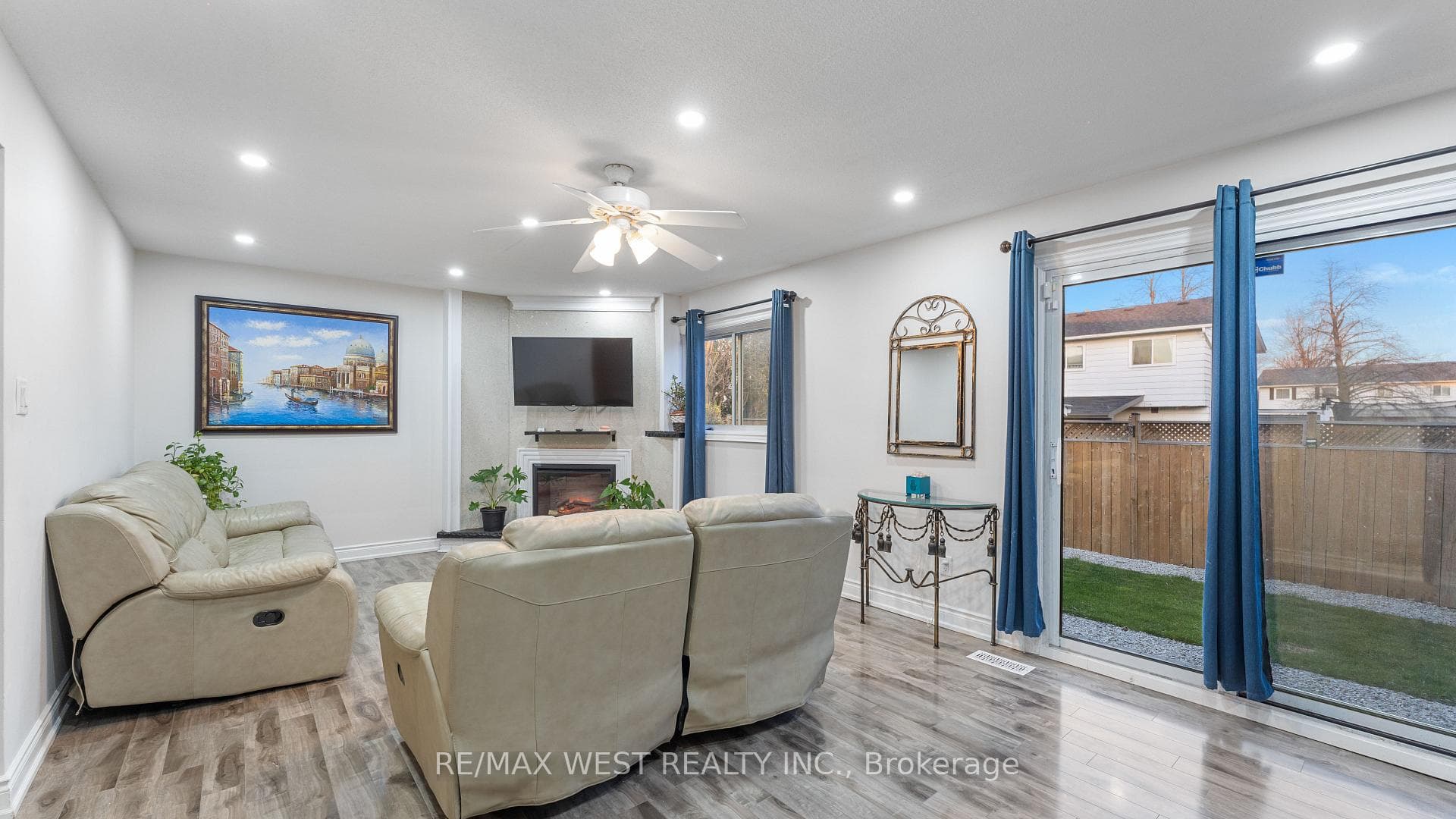 292 Royal Salisbury Way photo 16