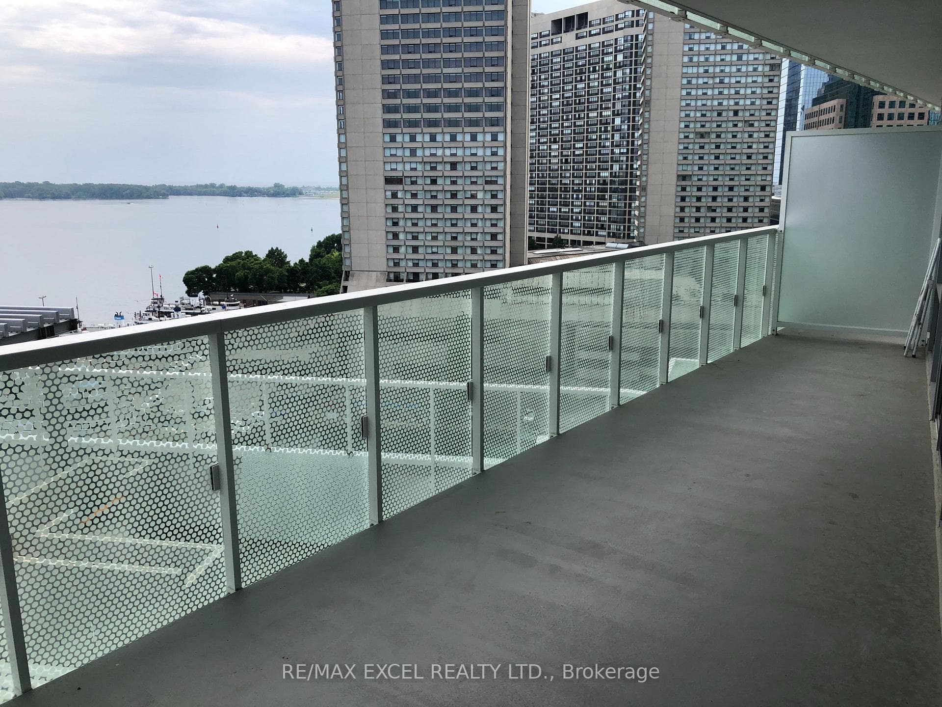15 Queens Quay Unit 1303 photo 6