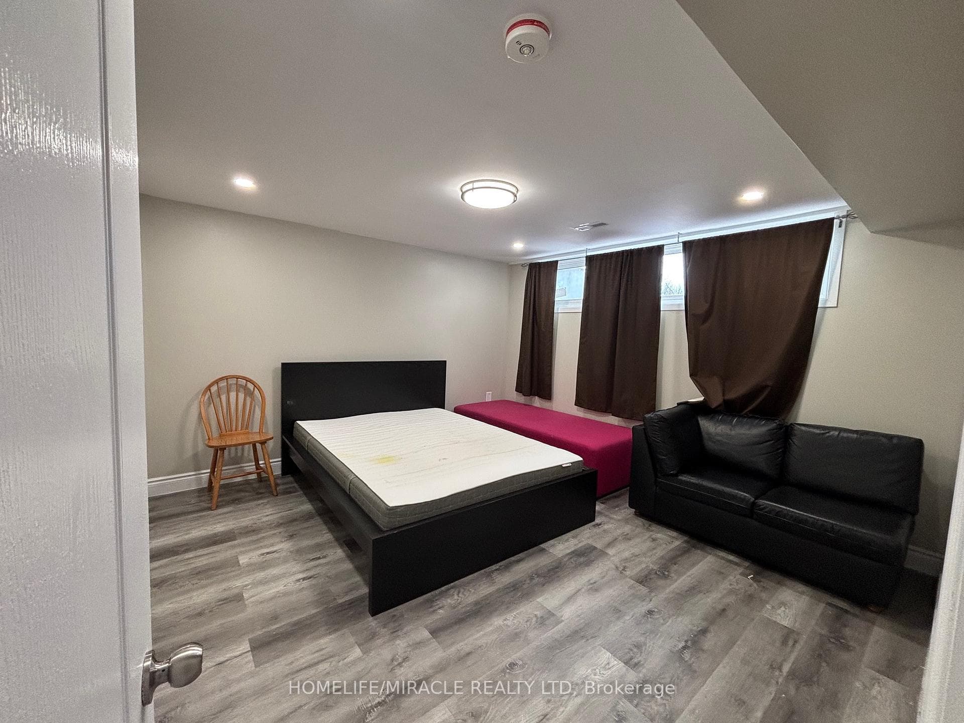 219 Mcmurchy Avenue Unit 2 photo 8