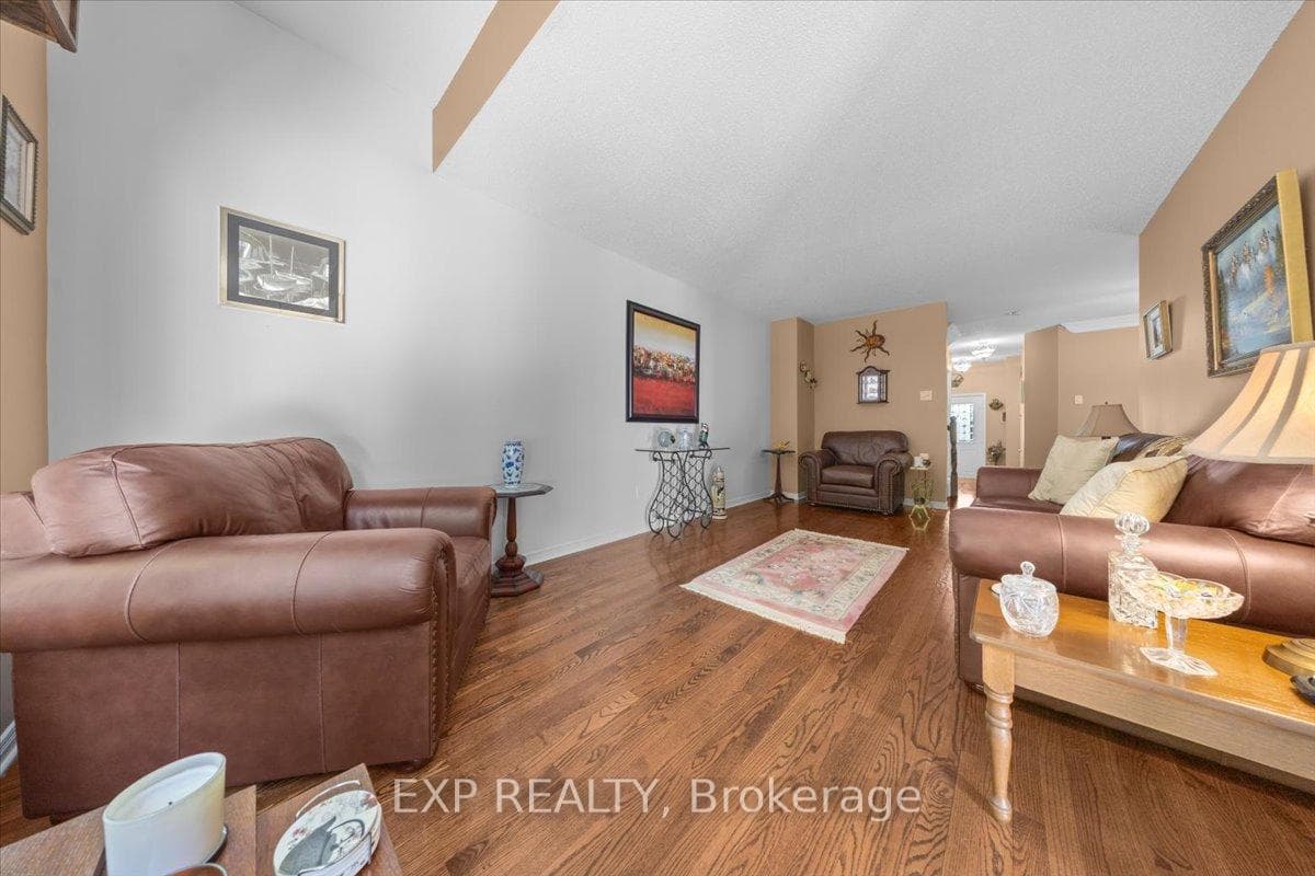 494 Lawler Crescent photo 11