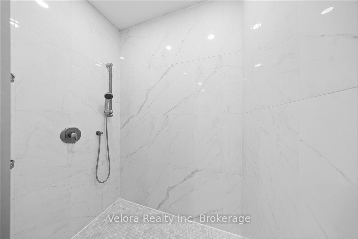 2147 Fillmore Crescent photo 25