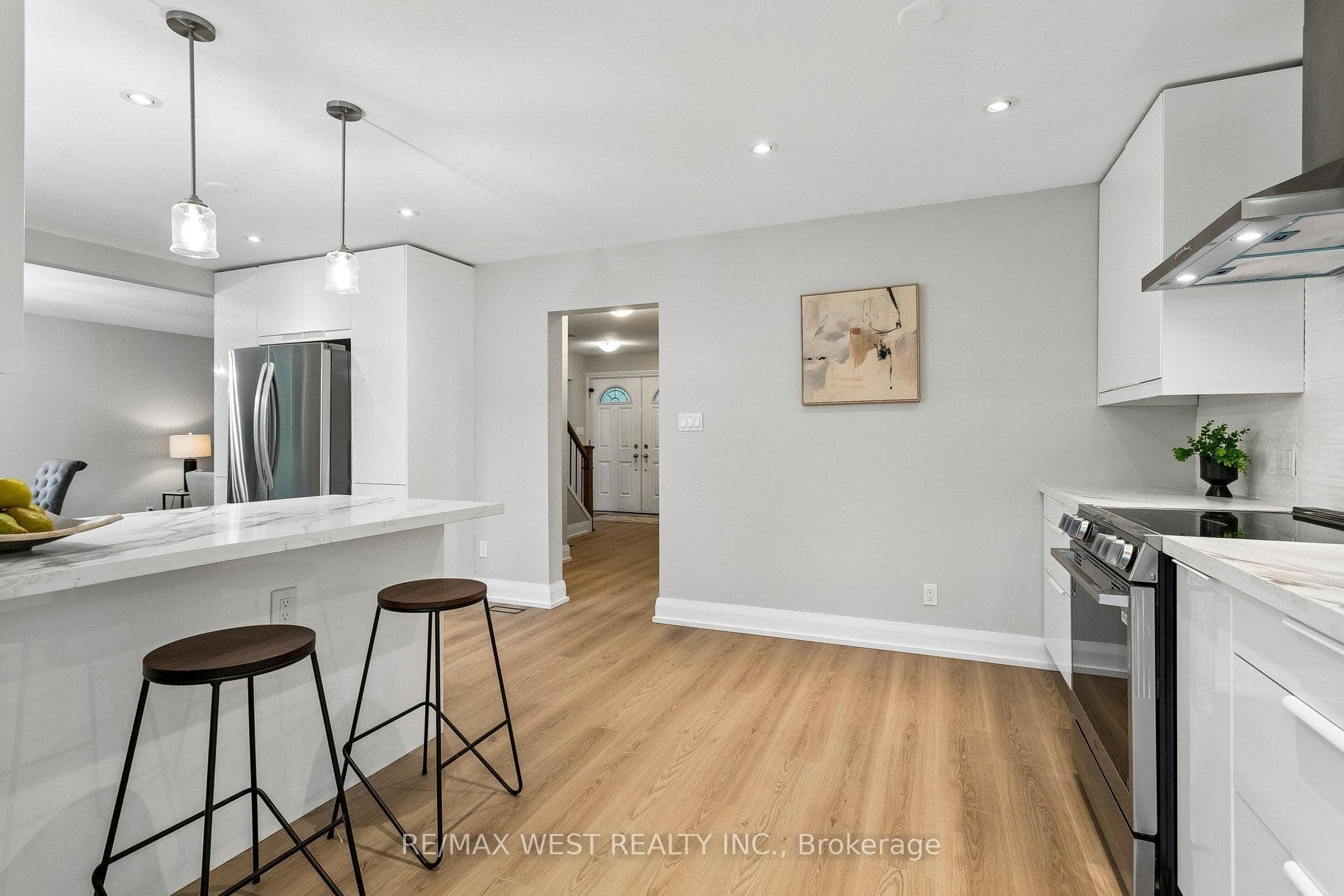 563 Joyce Boulevard photo 19