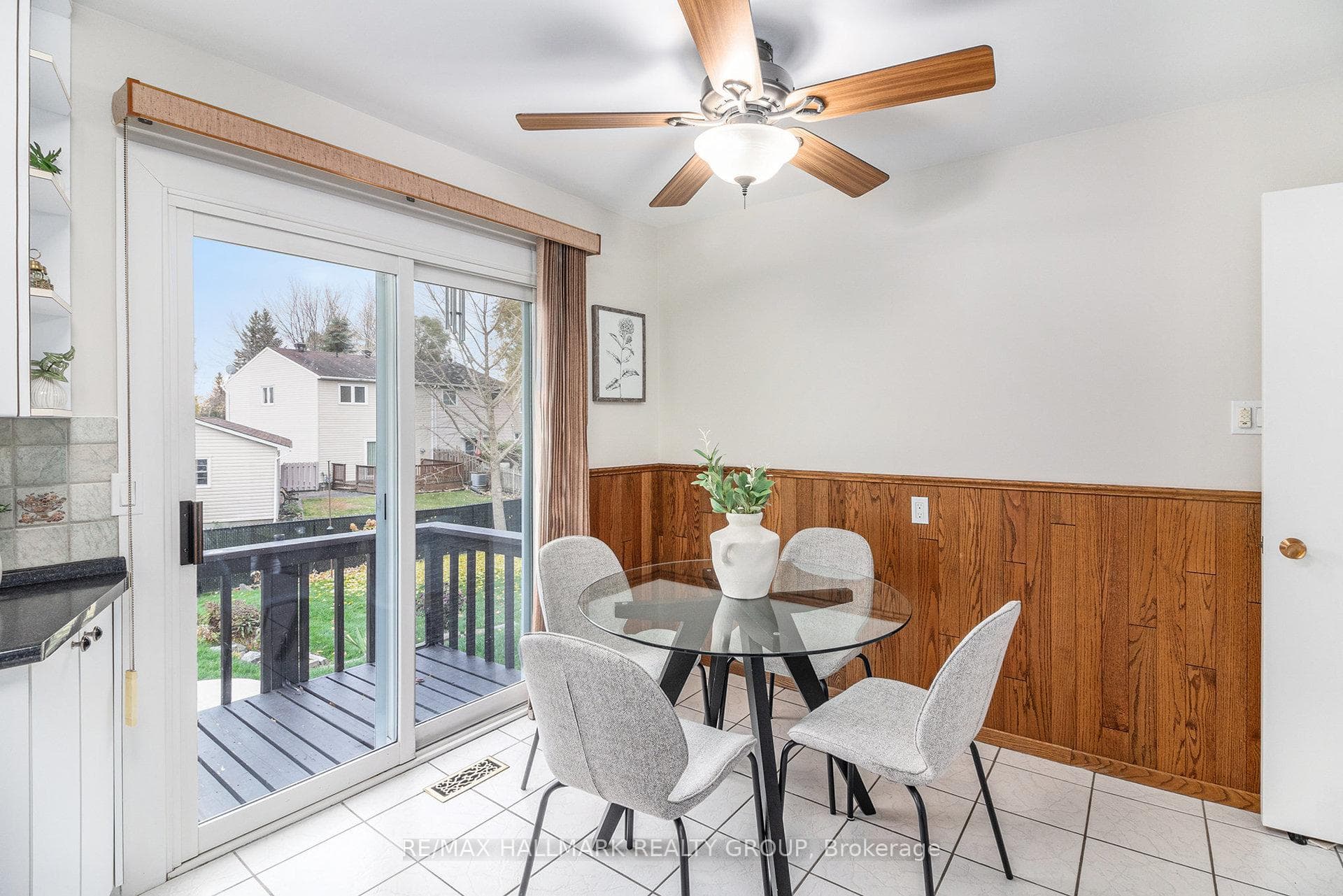 1366 METZ Crescent photo 17