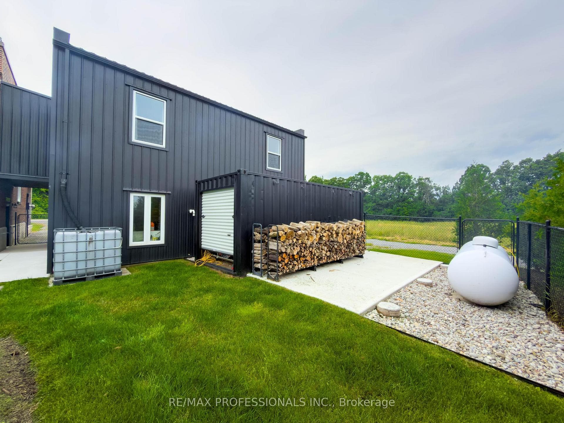 1744 Ridgemount Road photo 33