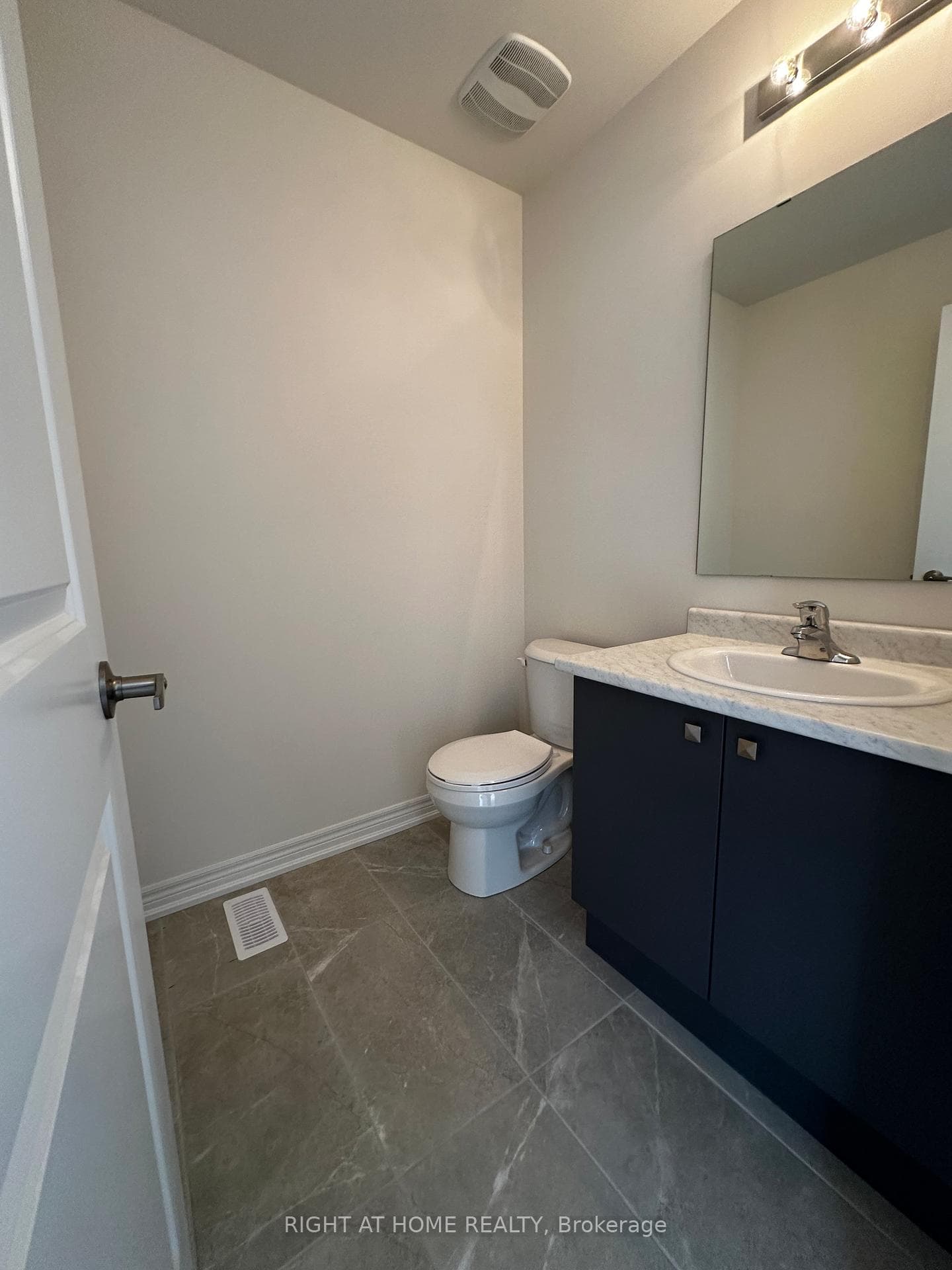 1370 DAVIS LOOP Circle photo 4