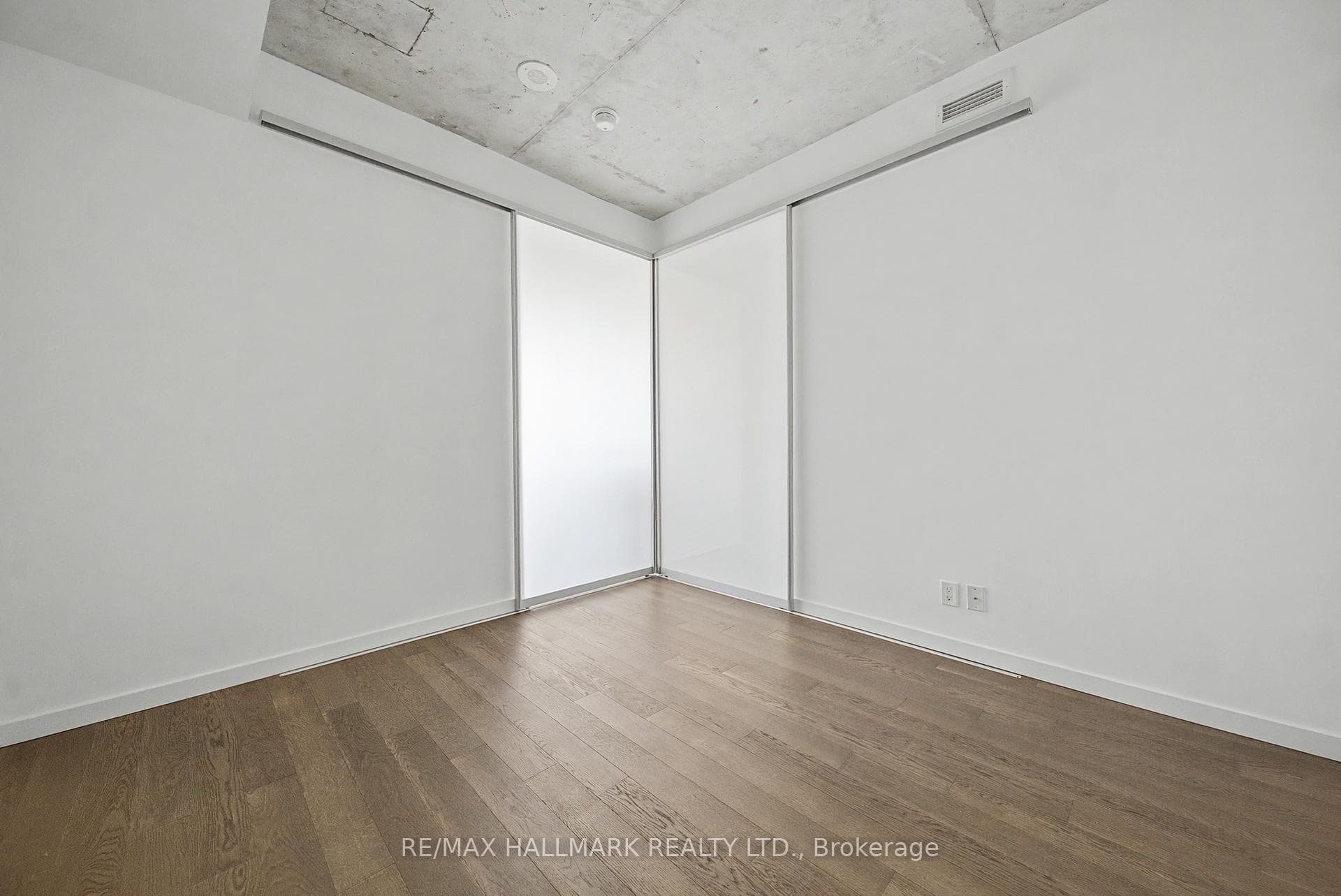383 Sorauren Avenue Unit 609 photo 14