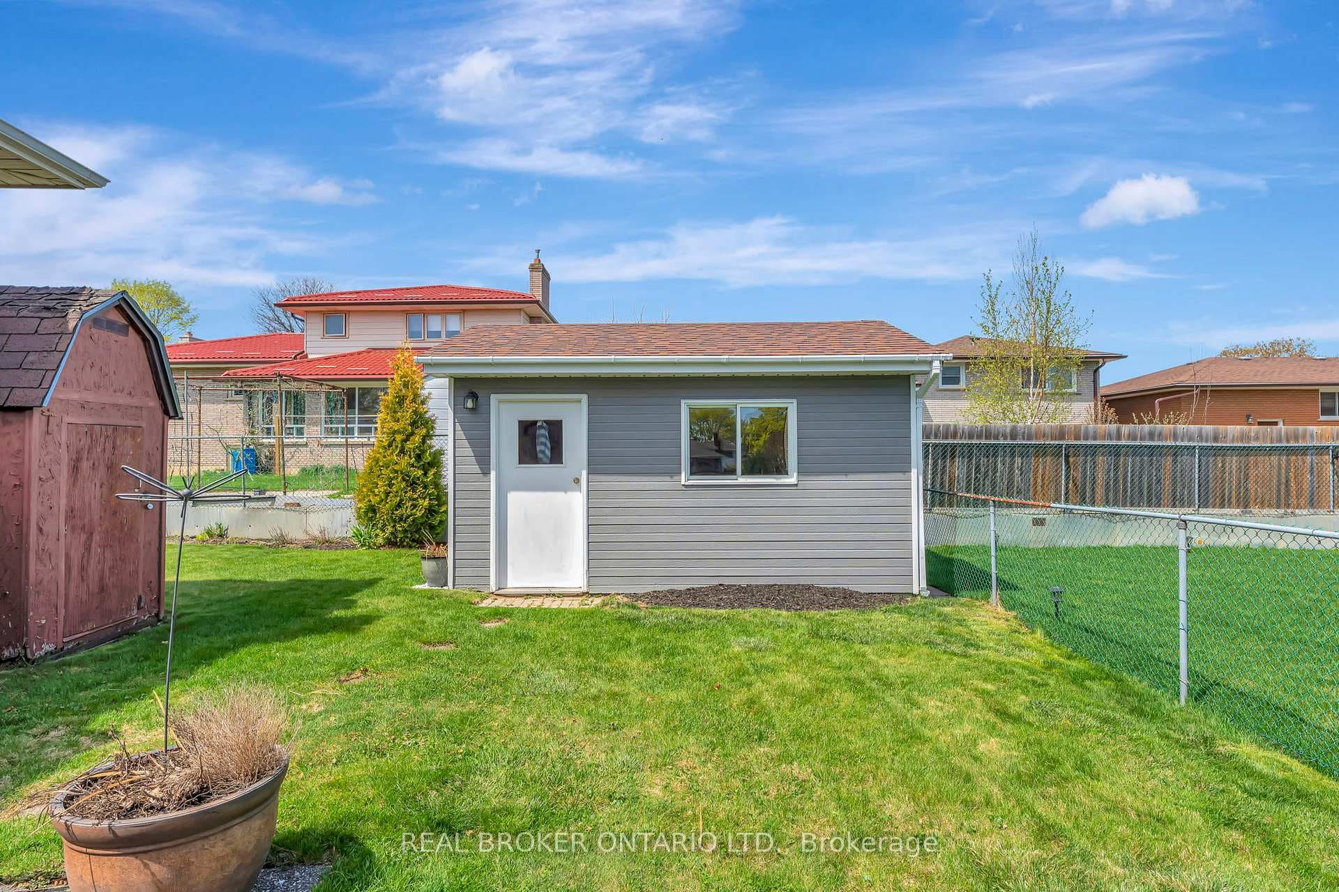 64 Farringford Drive photo 34