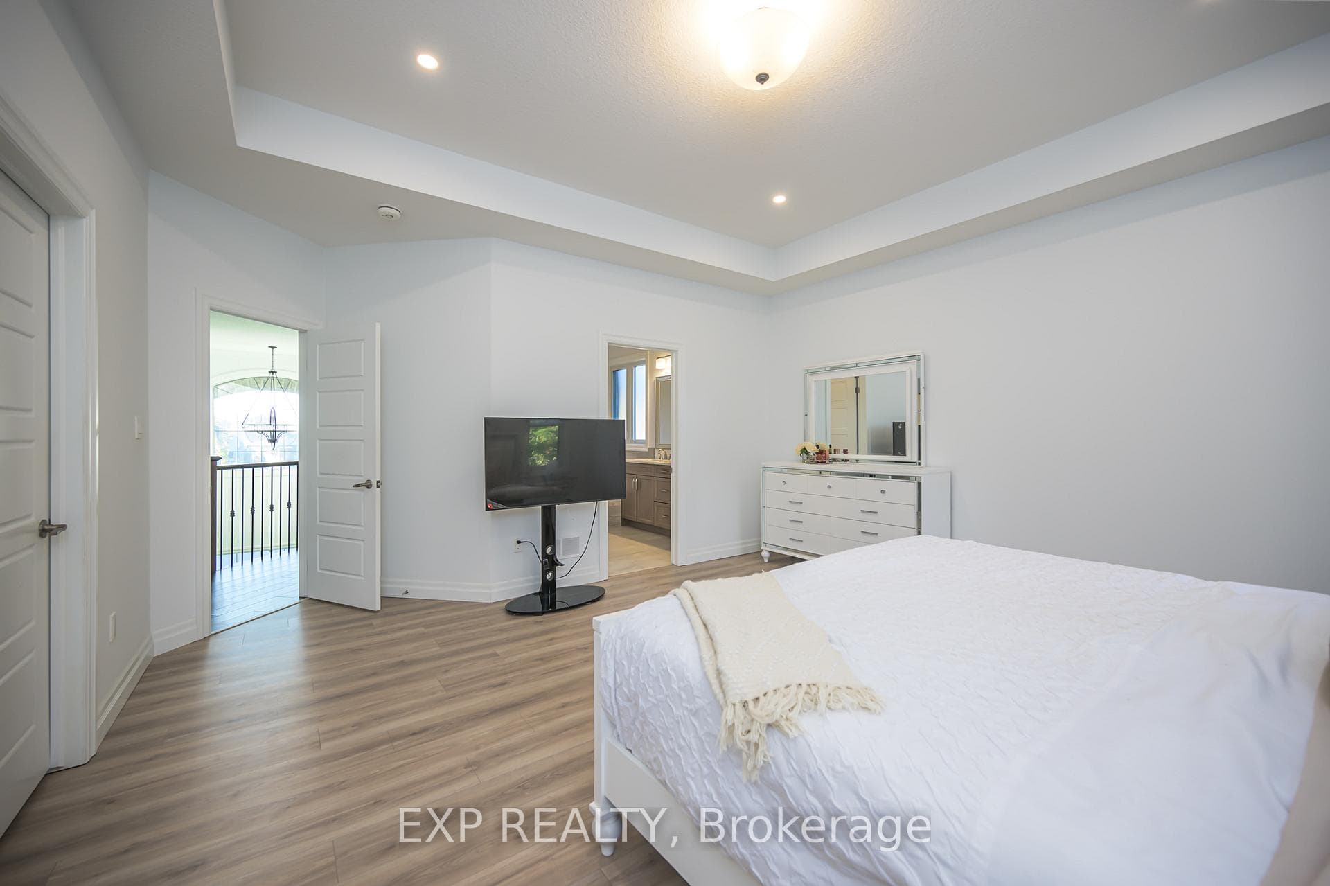 2230 Red Thorne Avenue photo 16