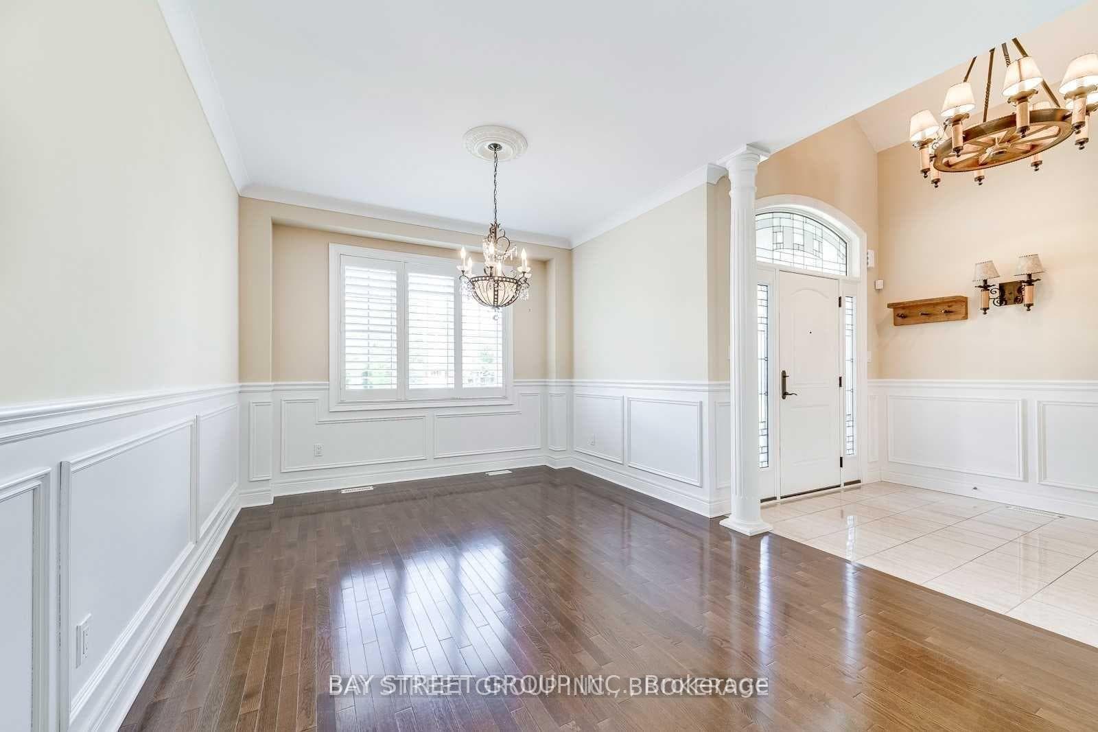 2489 Lyndhurst Drive photo 3