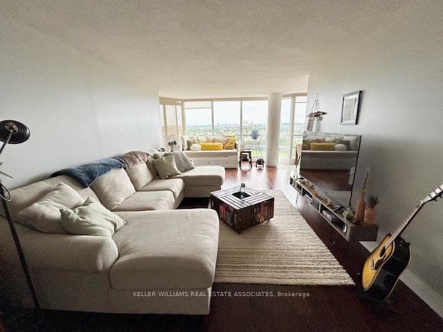 45 Kingsbridge Garden Circle Unit 1107 photo 2