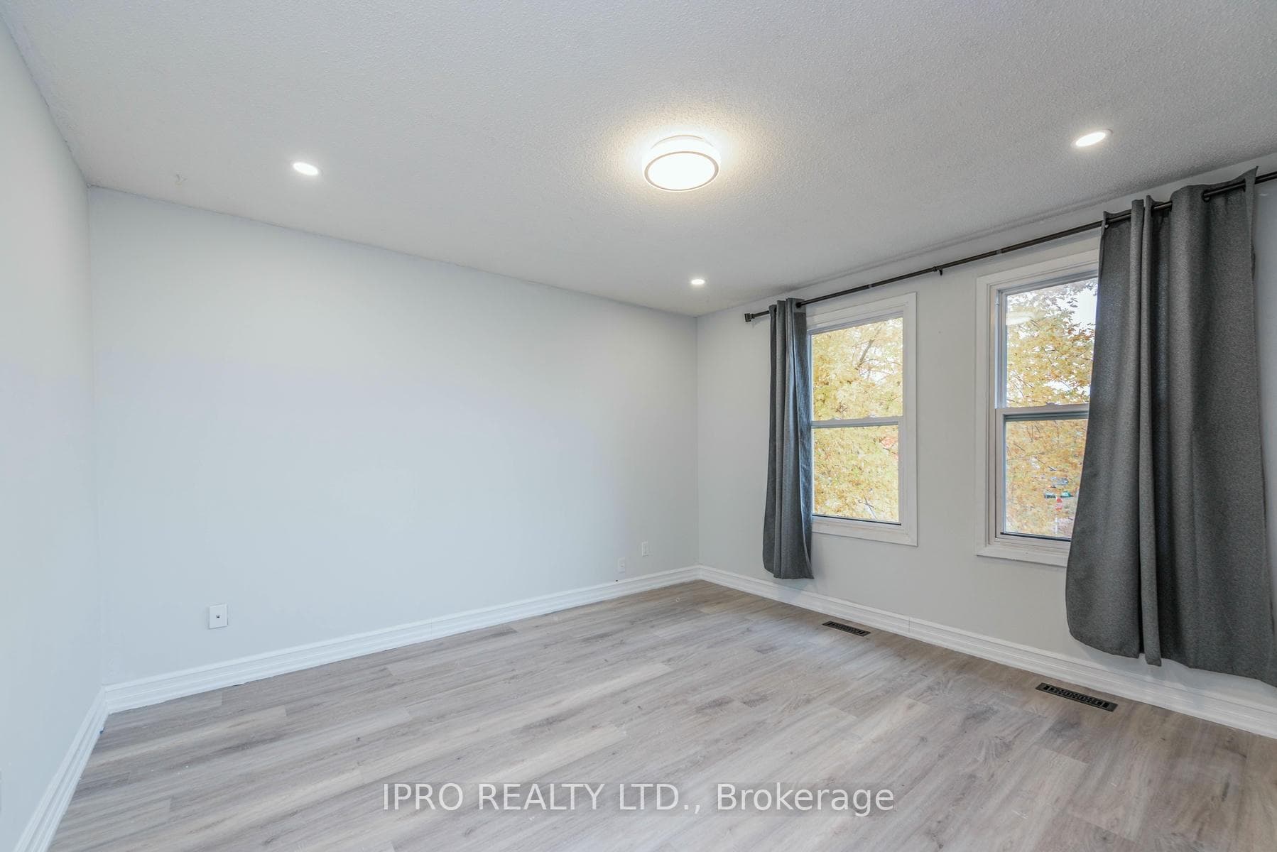 1666 McBrady Crescent photo 13
