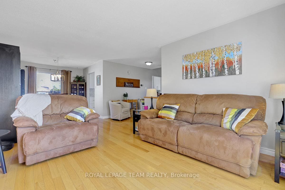 704 Maley Street photo 9
