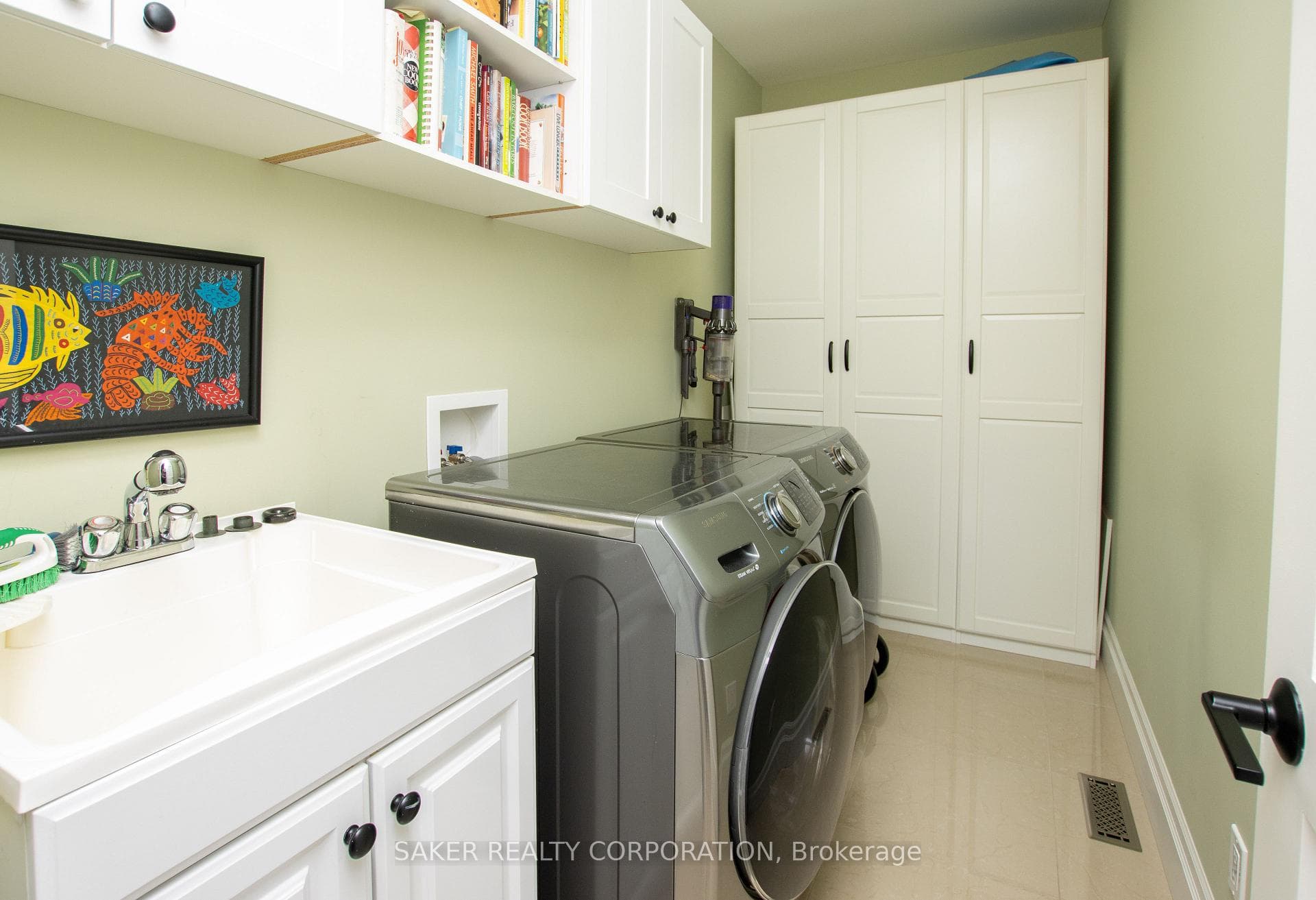 111 Harris Road photo 18