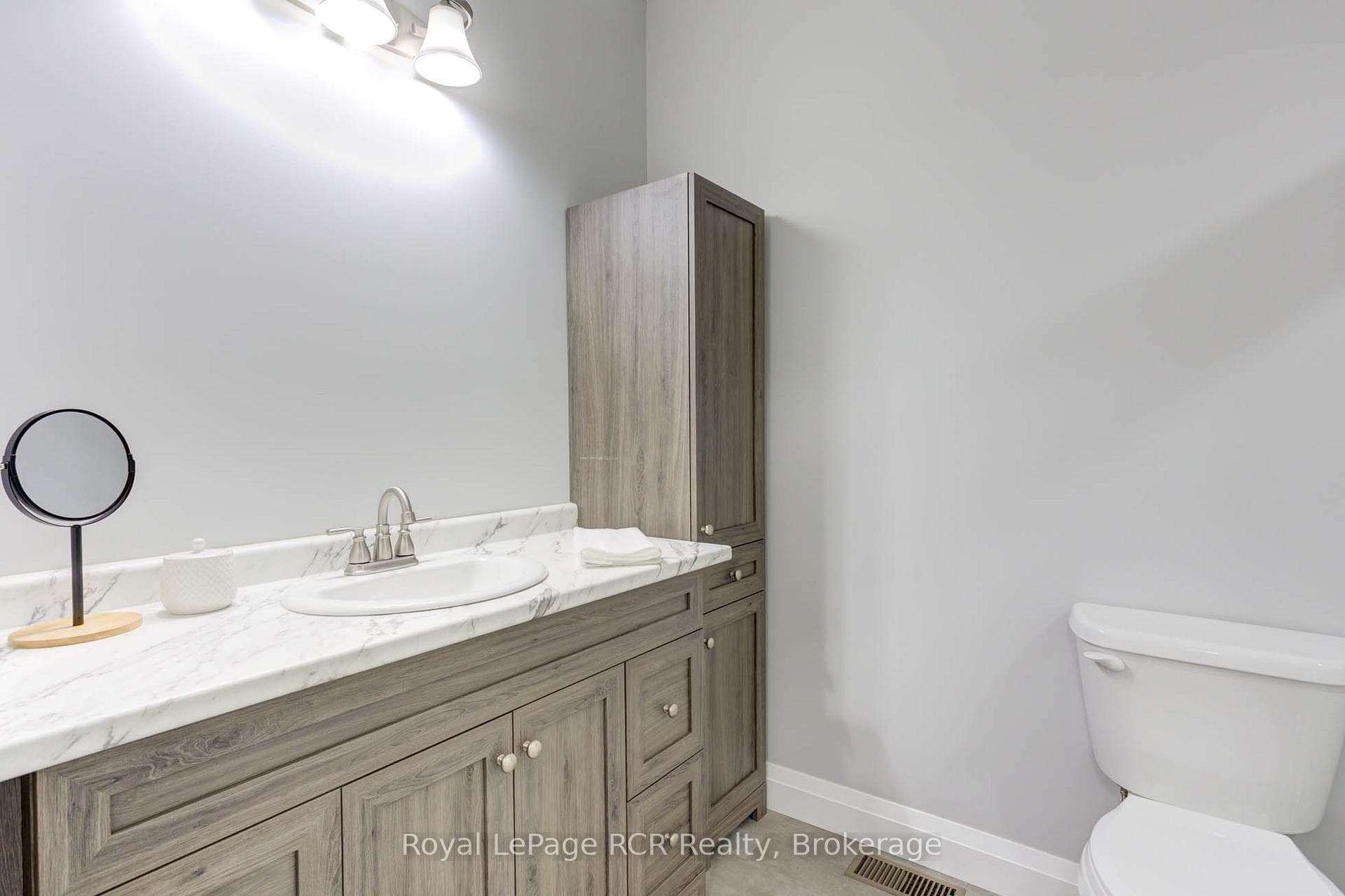 274 Queen Street photo 9